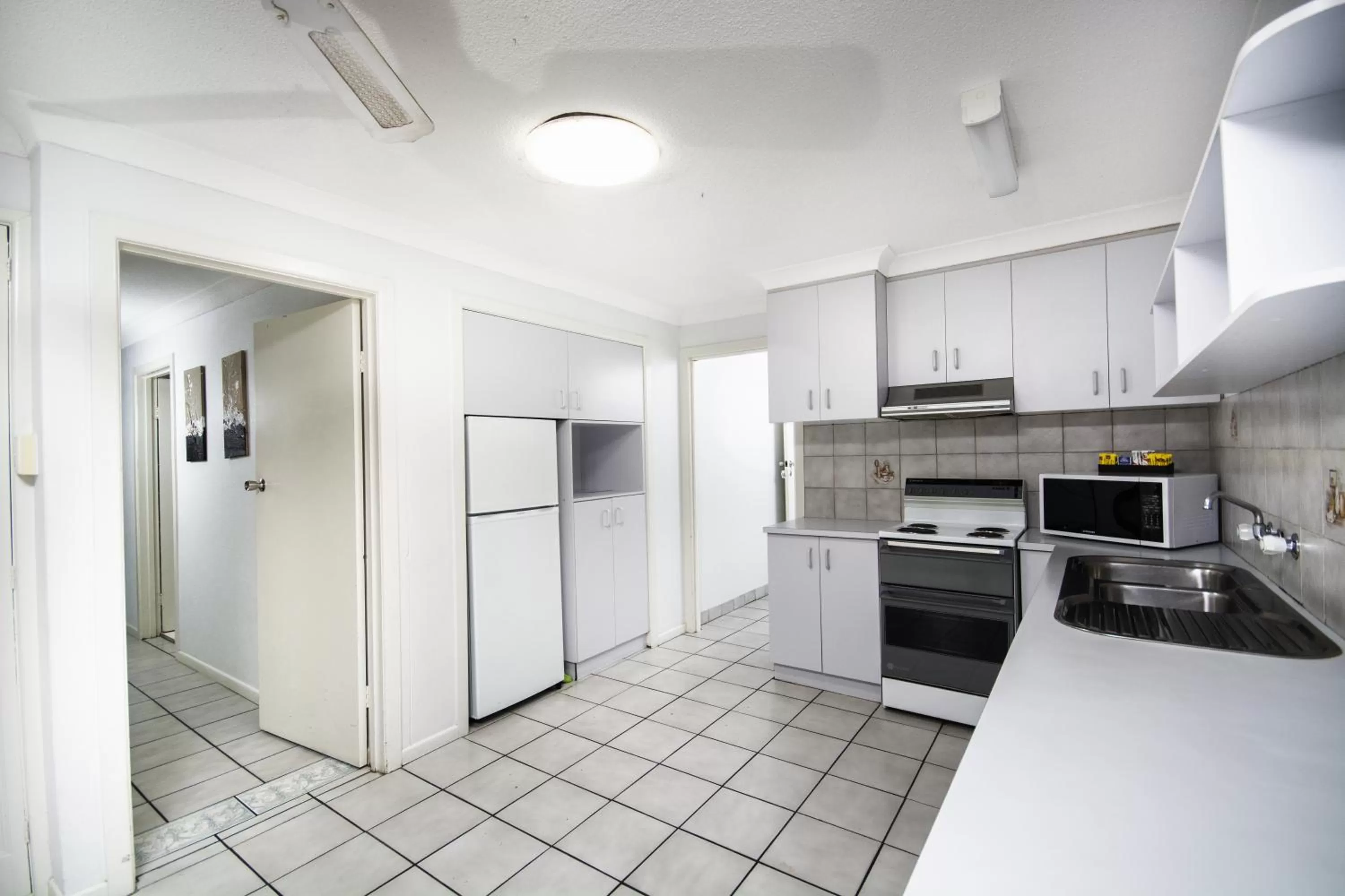 Kitchen or kitchenette in The Beach Motel Hervey Bay