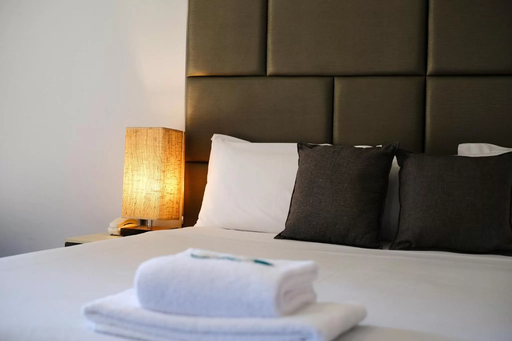 Bed in Island Palms Motor Inn