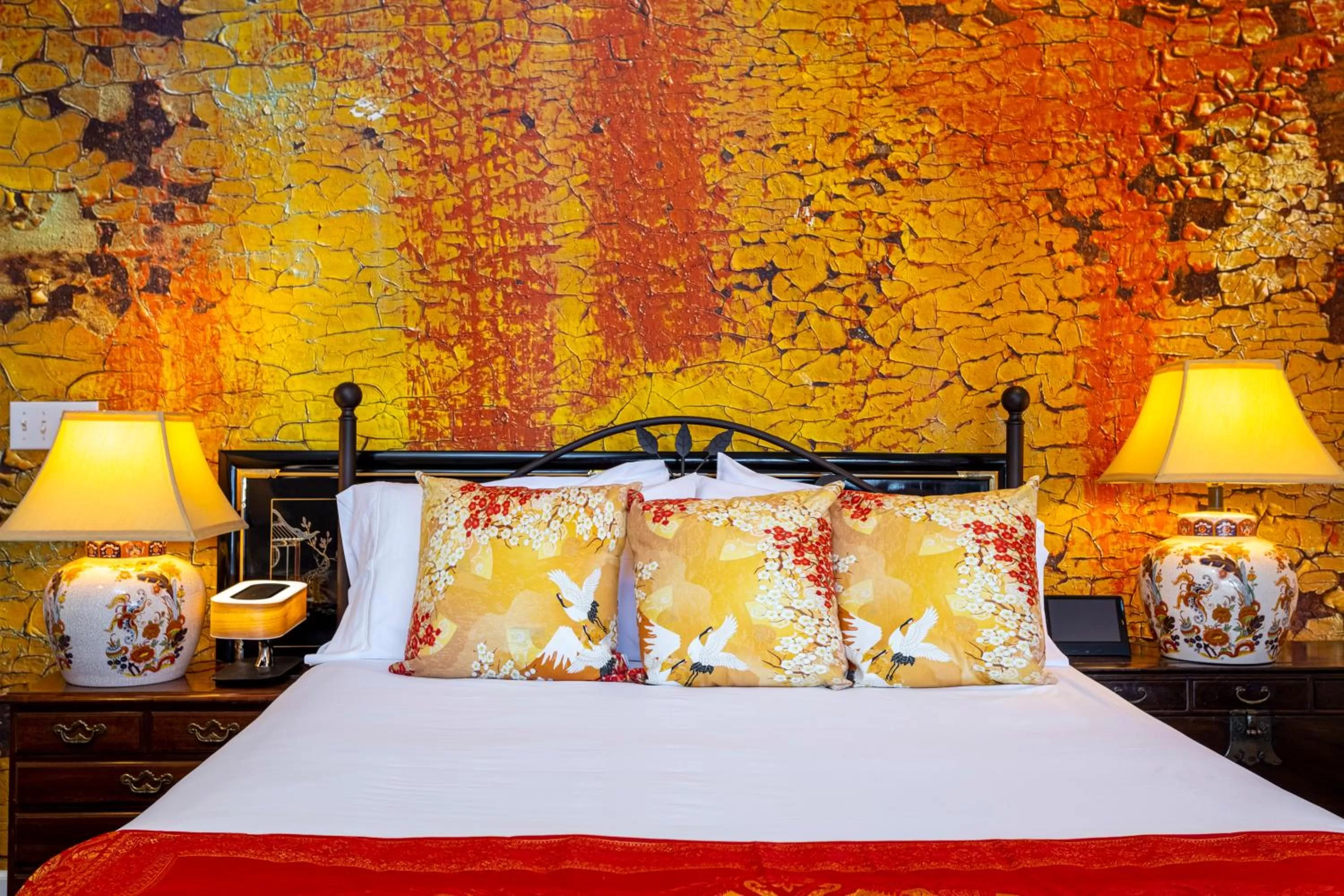 Bed in Quiet Mind Mountain Lodge, Retreat & Spa