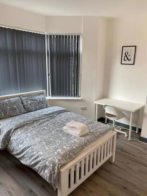 Bed in Newly refurbished studio, great location 8 studios