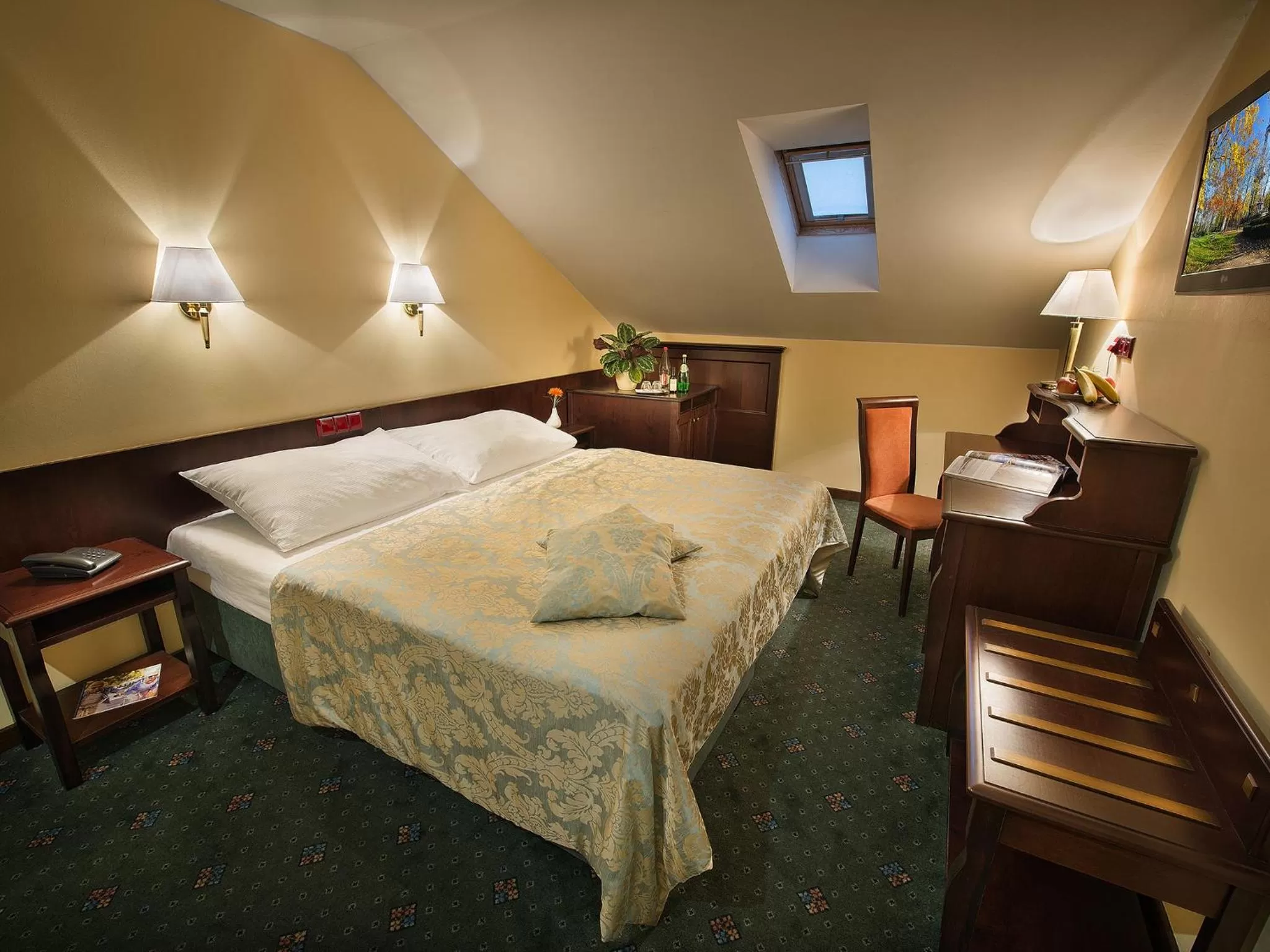 Bed in EA Hotel Downtown