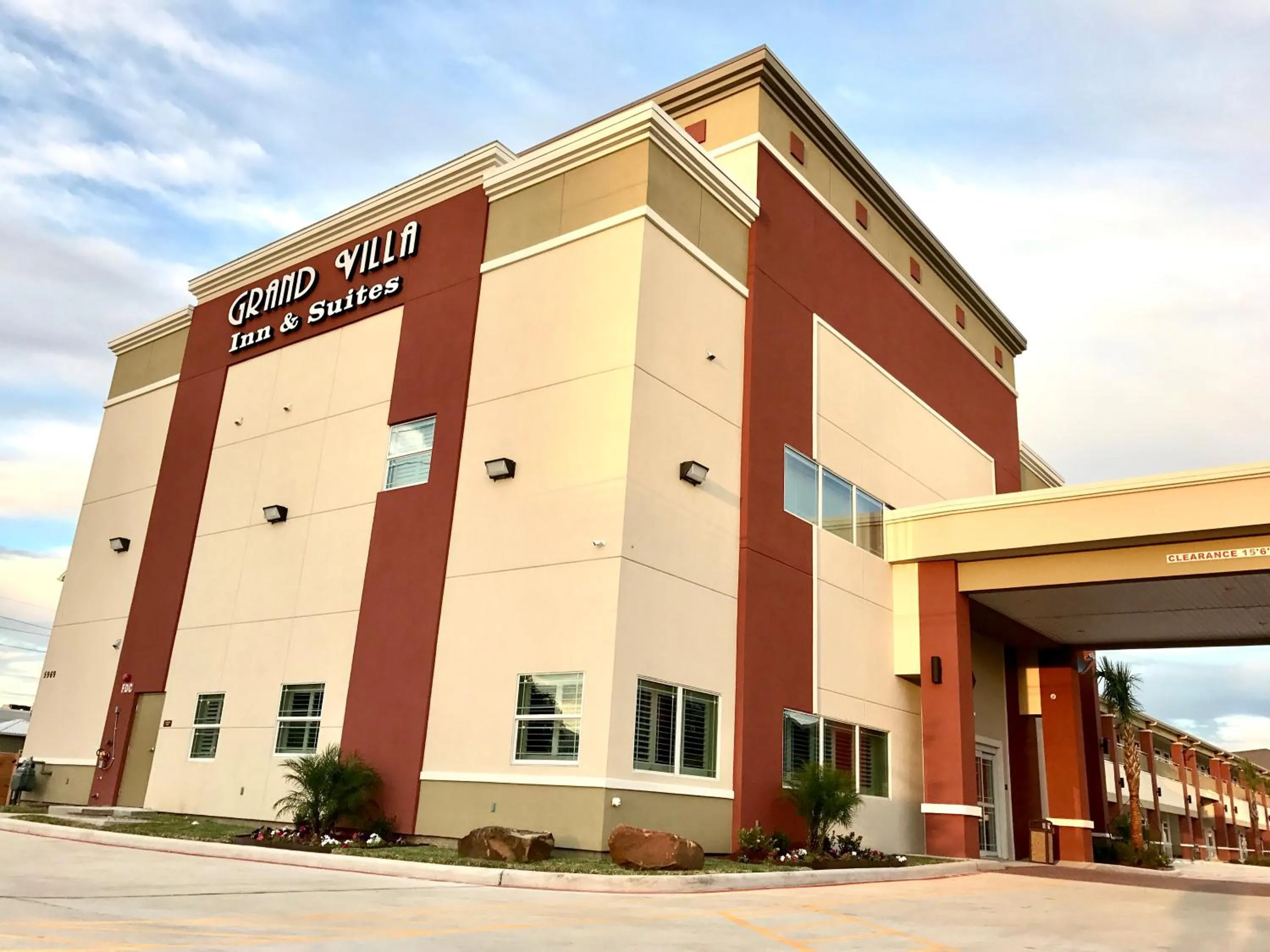 Property building in Grand Villa Inn and Suites Westchase/Chinatown