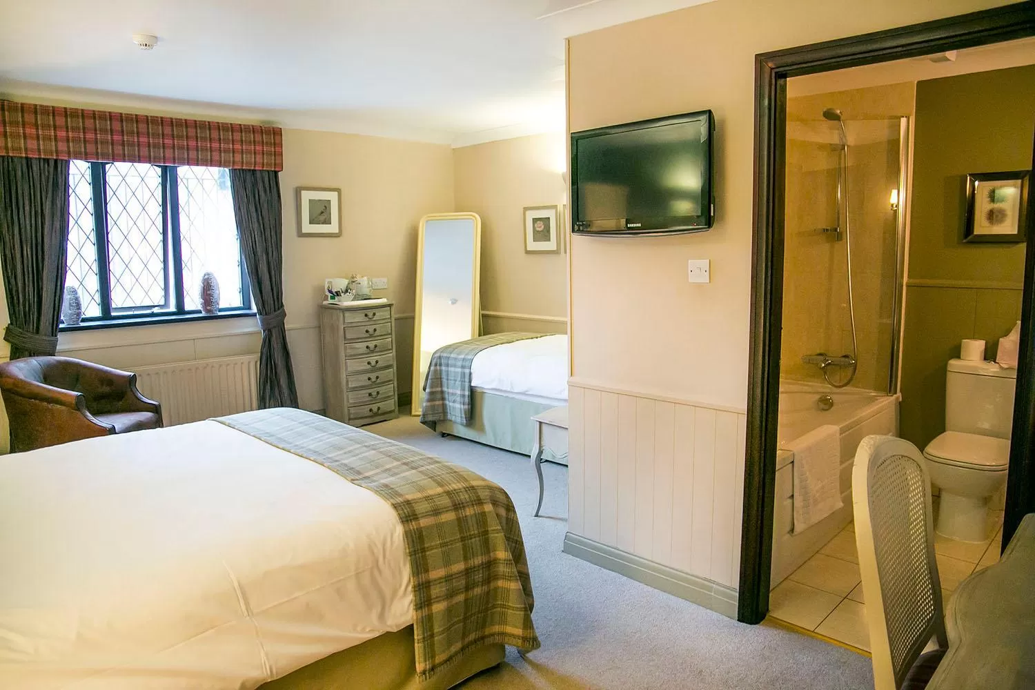 Bedroom, Bed in The Red Lion Hawkshaw