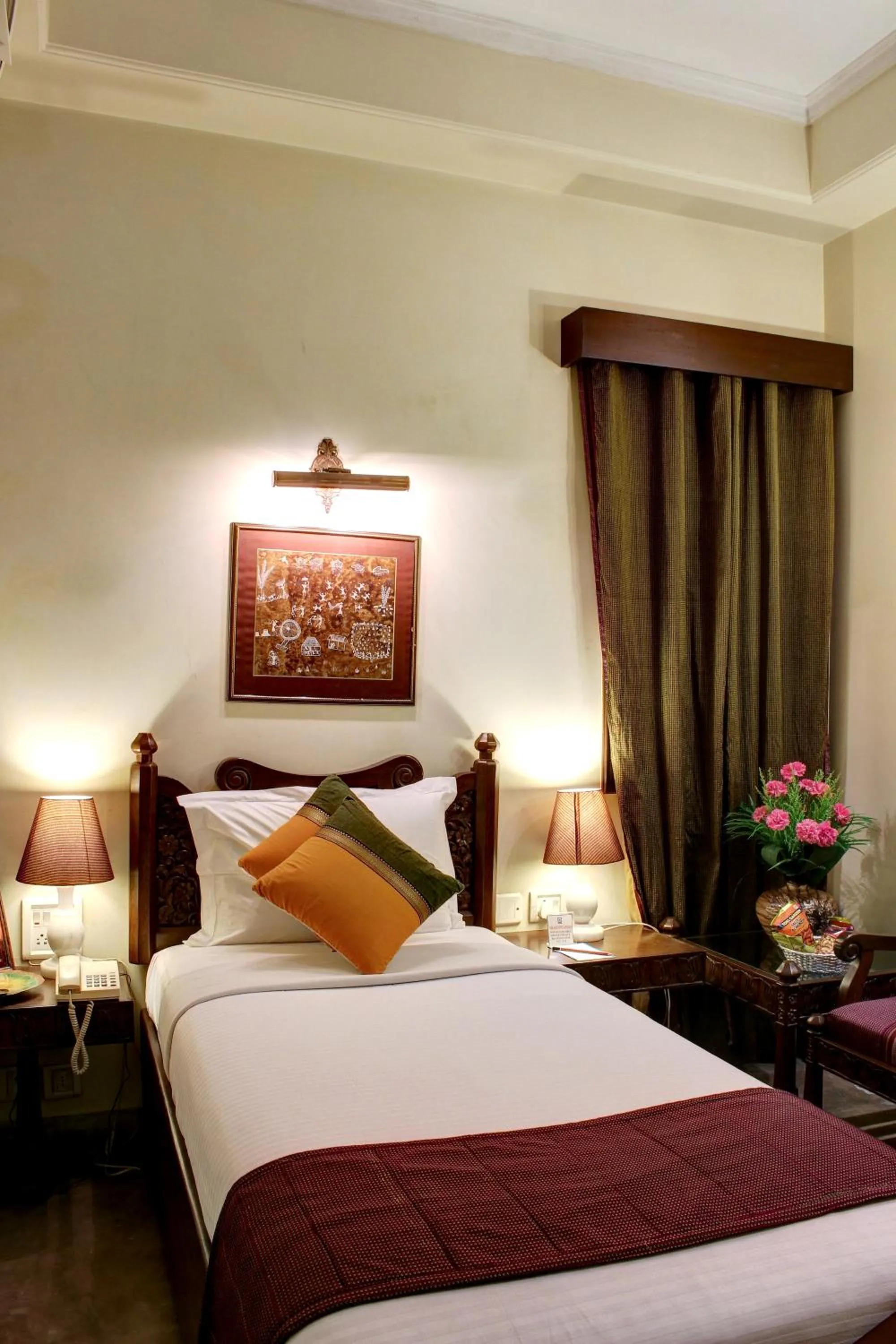 Bed in Palace On Ganges - Heritage Hotel