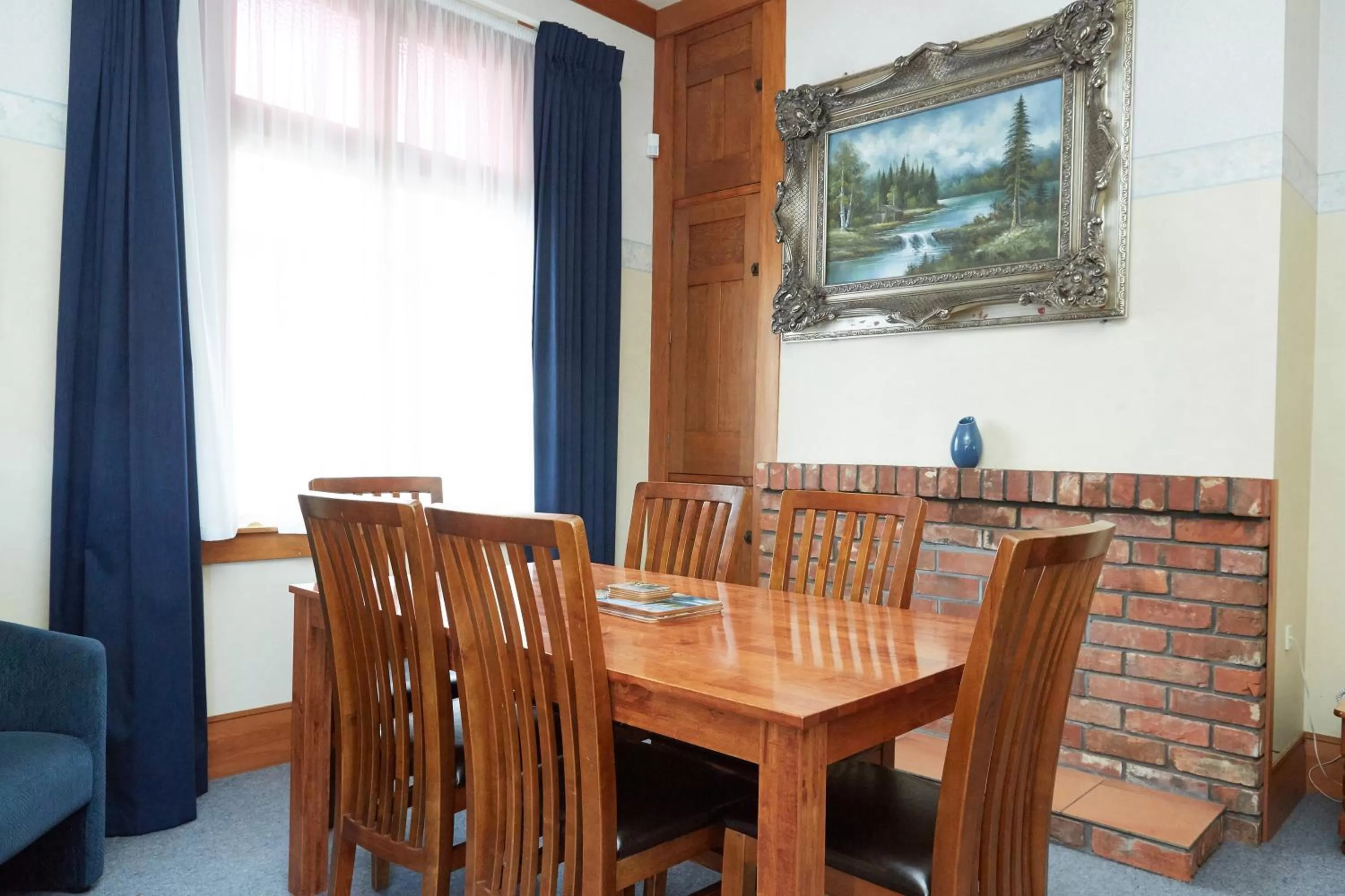 Admiral Court Motel & Apartments