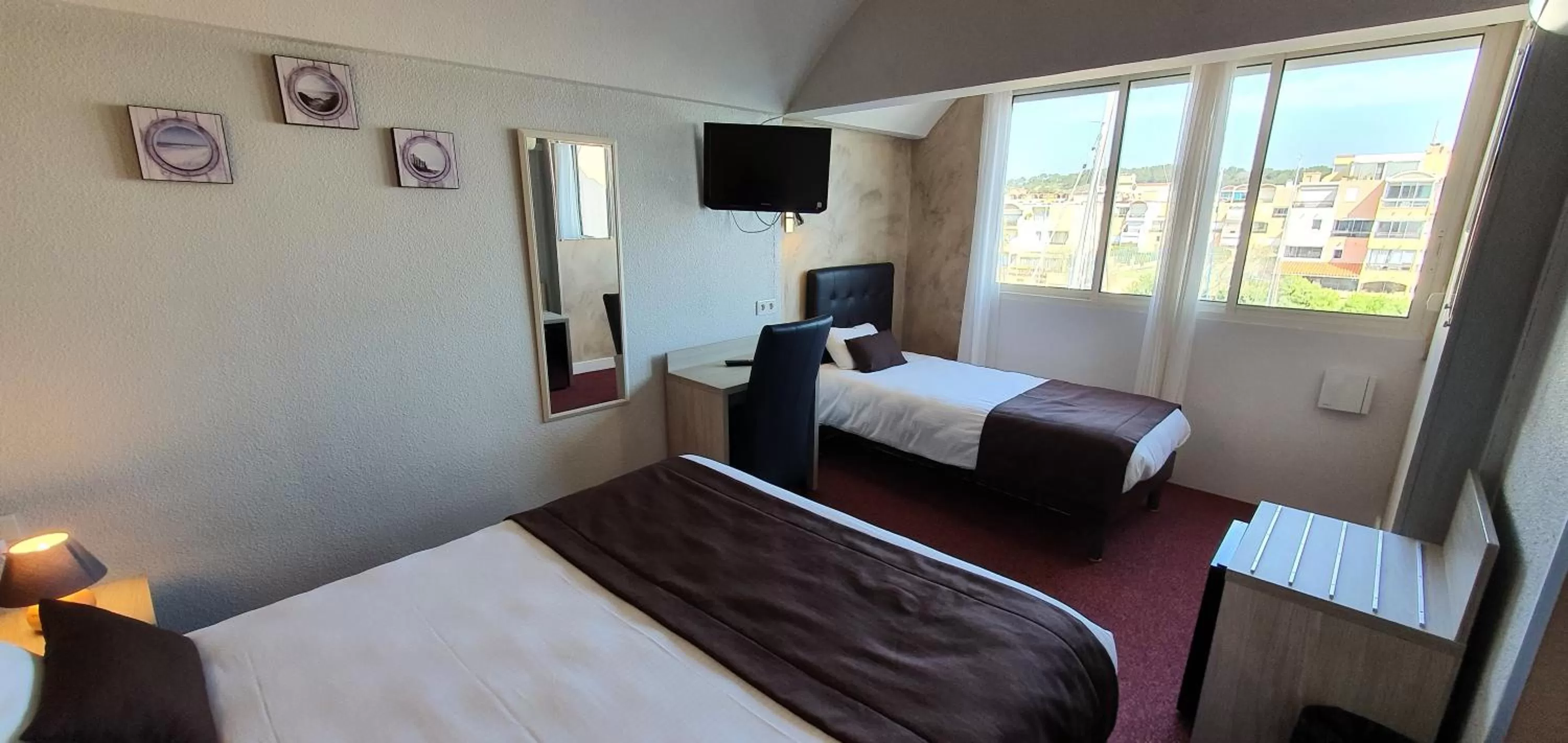 Bedroom, Bed in Hôtel Port Beach