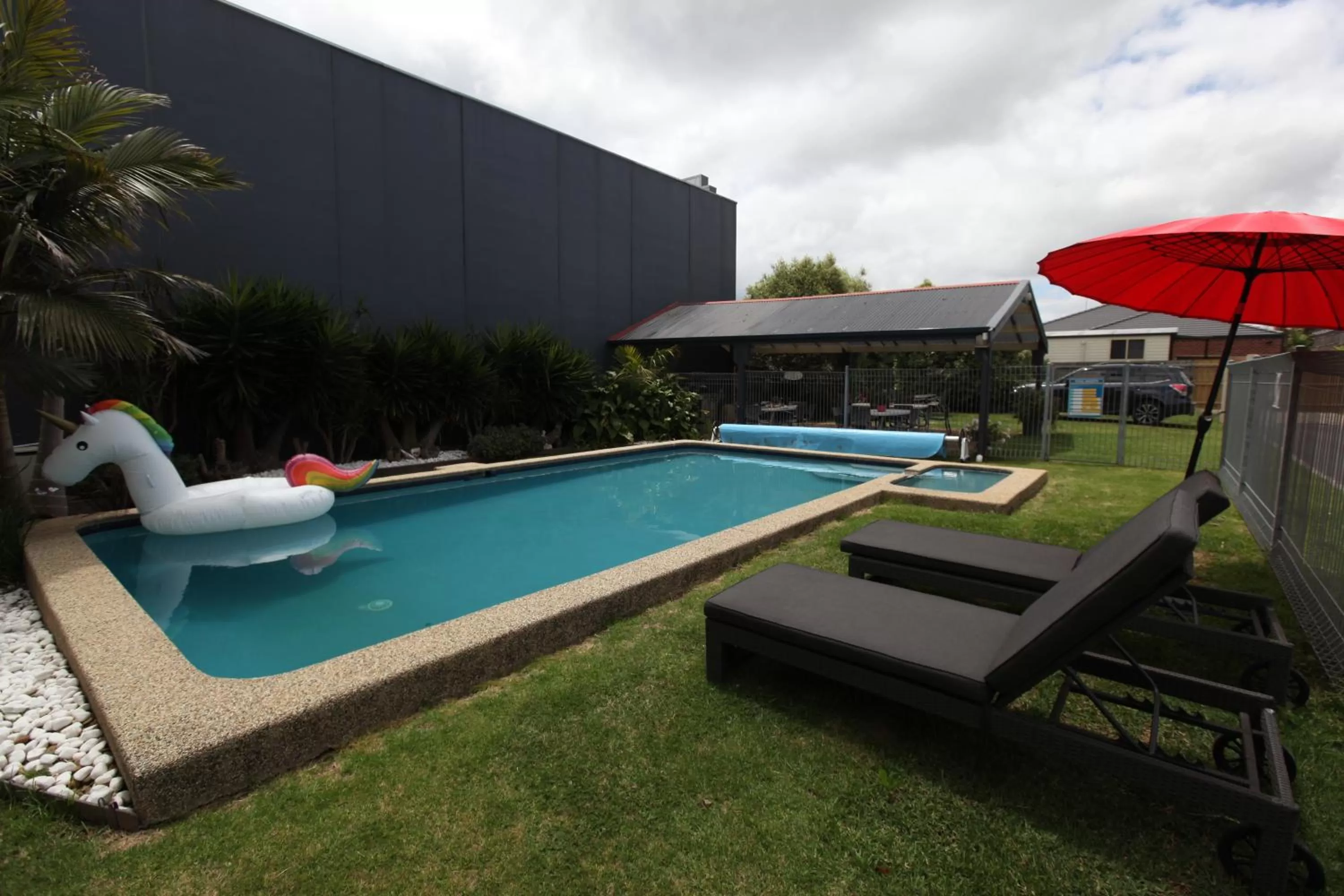 Swimming pool in Mornington Motel
