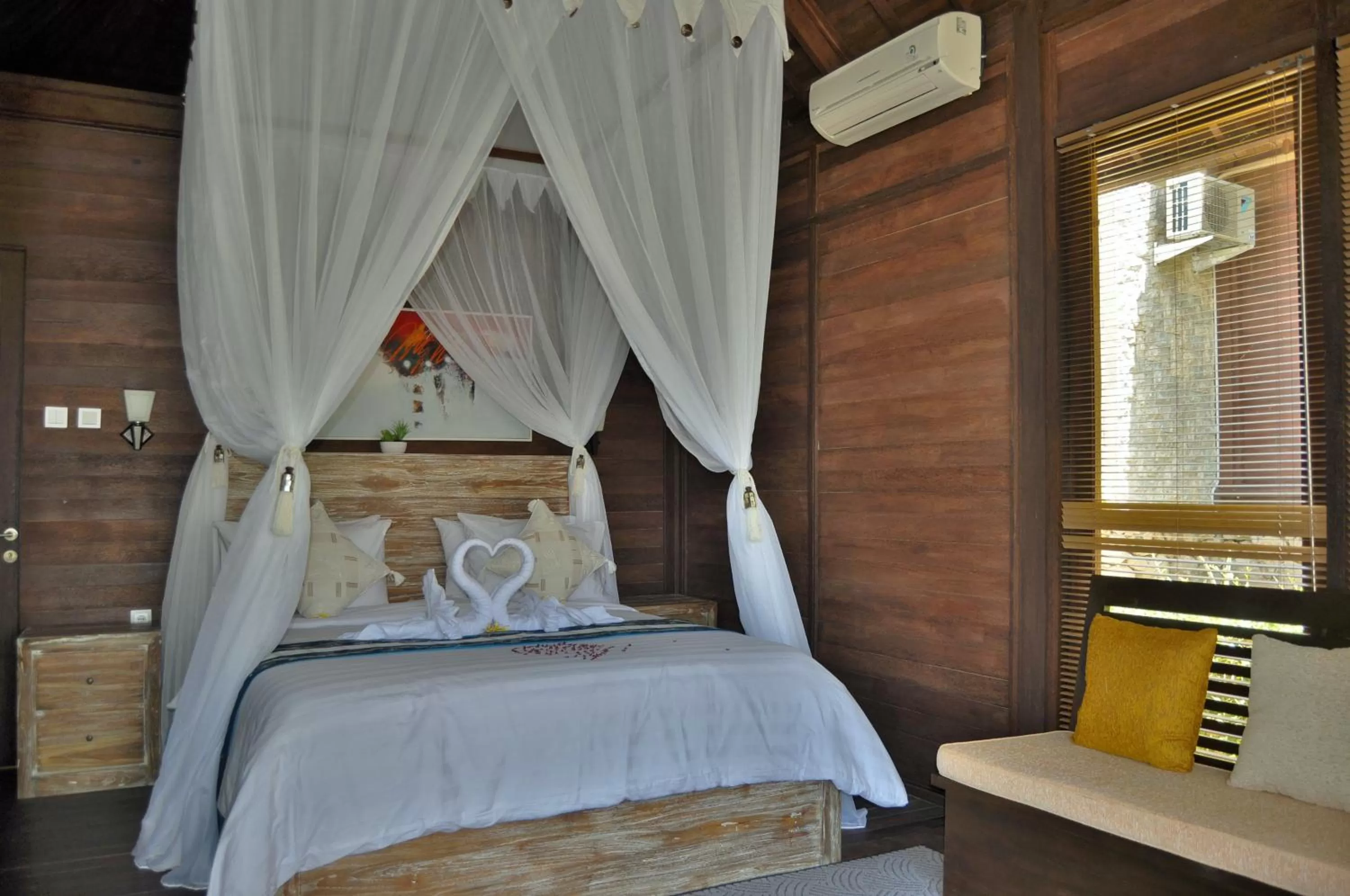 Bedroom, Bed in Ocean Terrace Suite And Spa Luxury