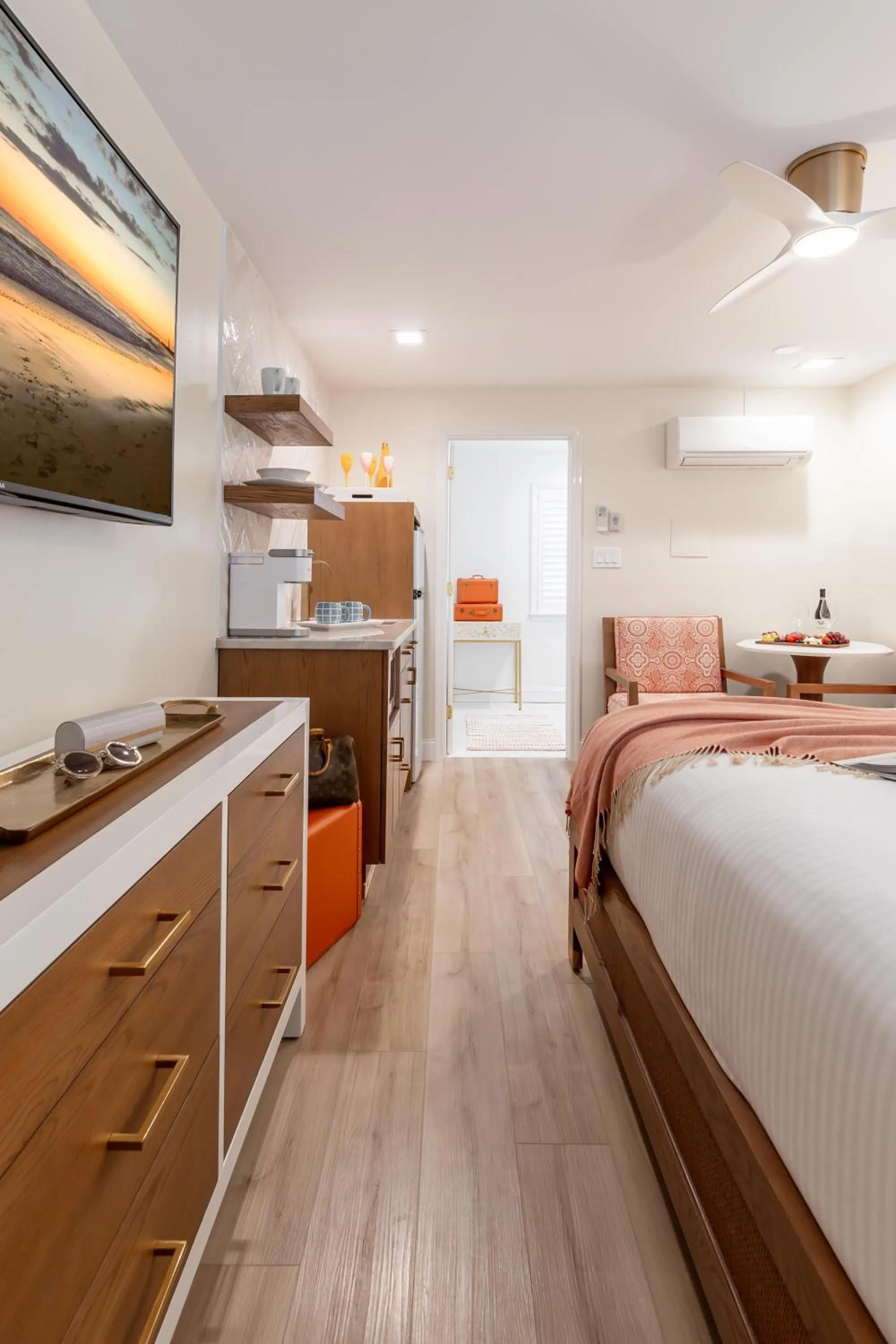 Bedroom, Bed in The Beach Club on Madison Avenue