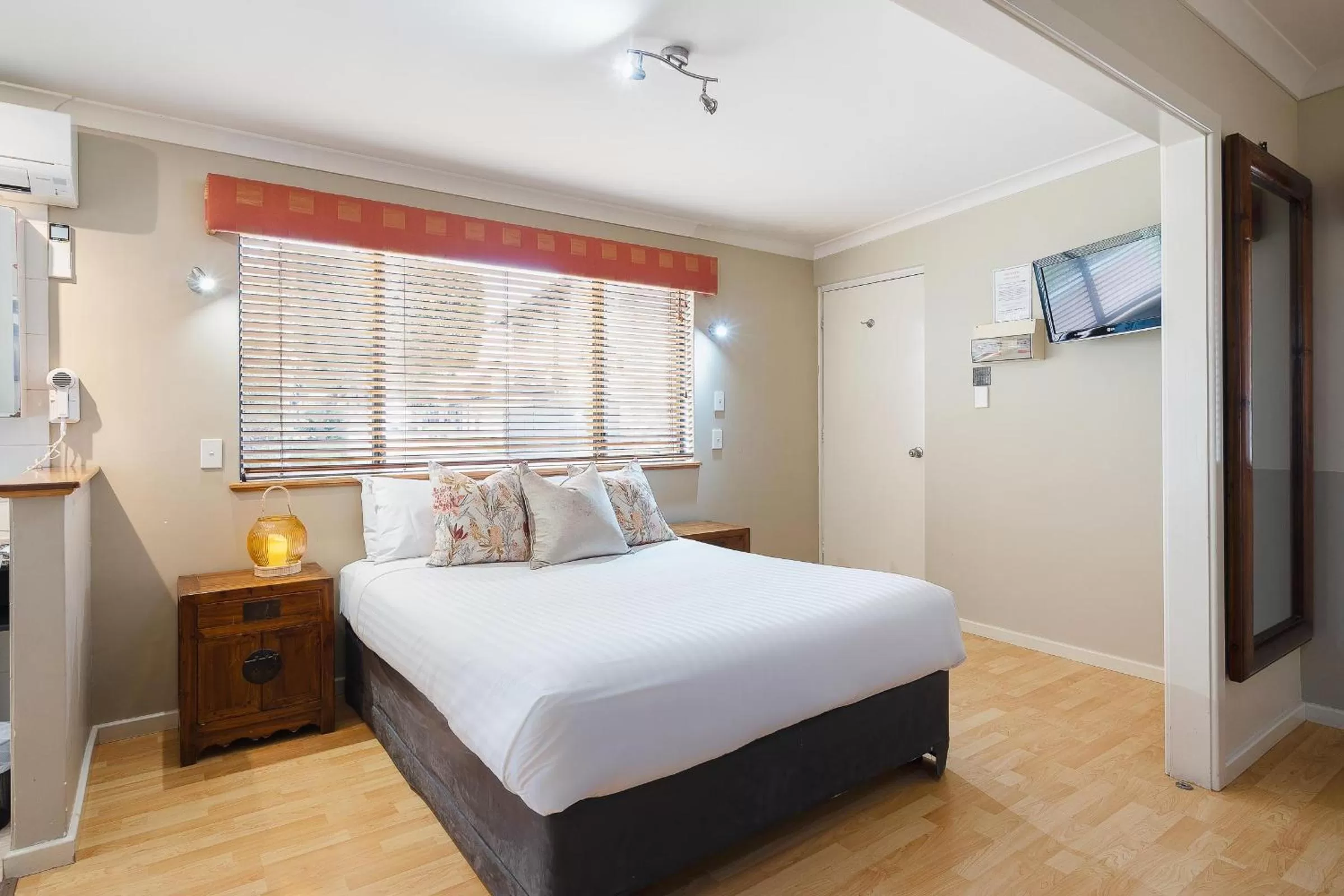 Bed in Bay Village Dunsborough