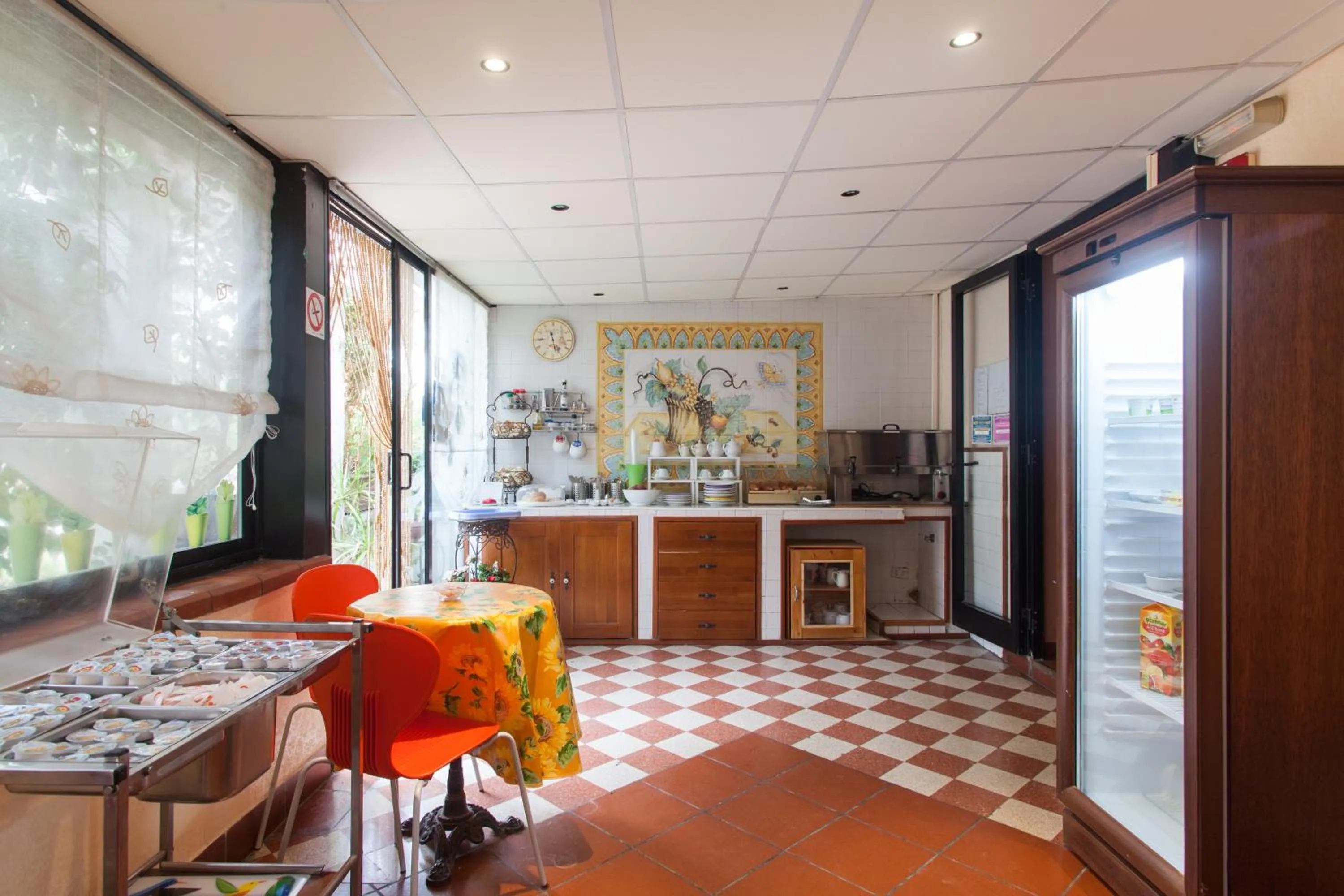 Restaurant/places to eat in Hotel Toledo