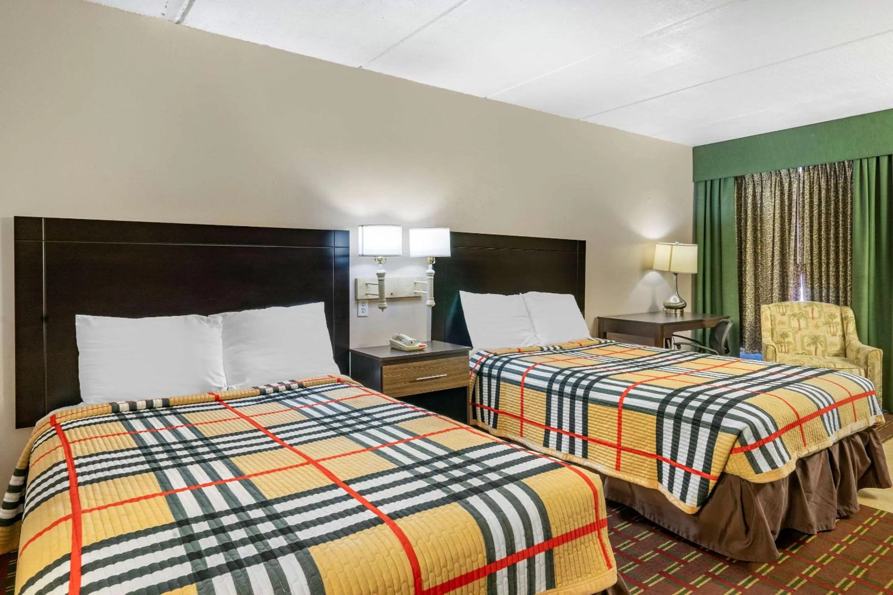 Photo of the whole room, Bed in Rodeway Inn Clearwater-Dunedin