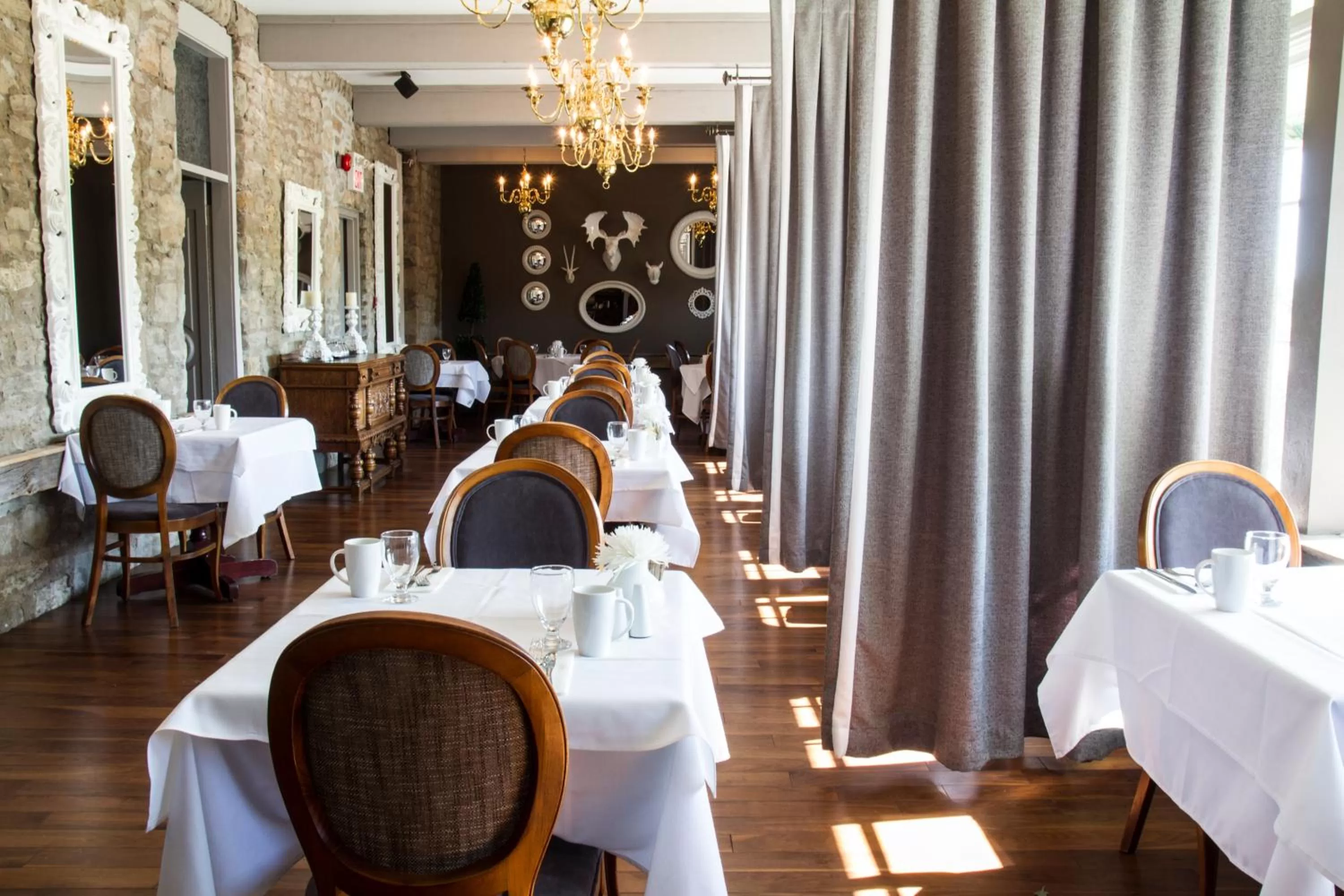 Restaurant/places to eat in Old Stone Inn Boutique Hotel