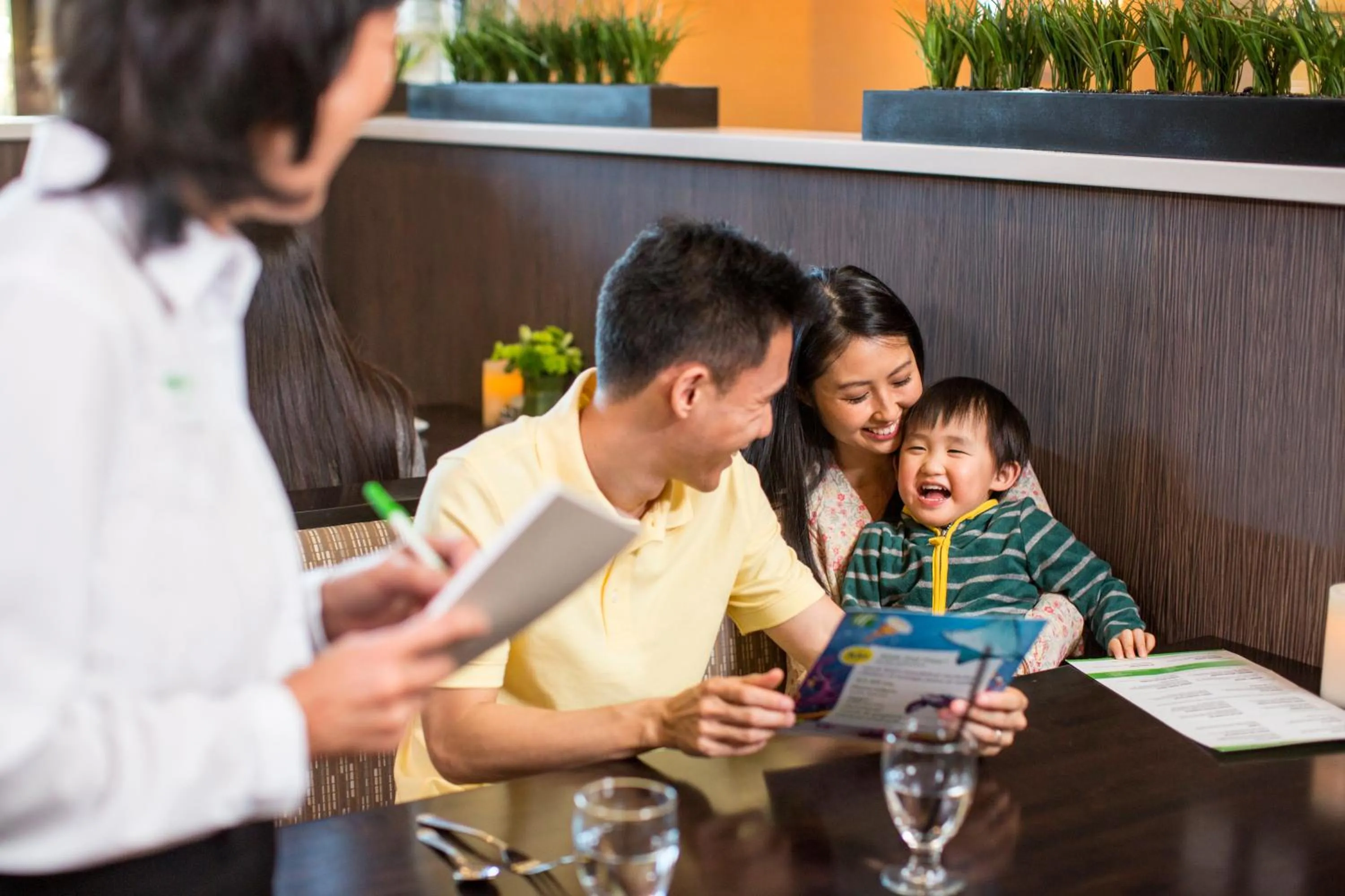 Restaurant/places to eat in Holiday Inn Foshan Nanhai Central by IHG