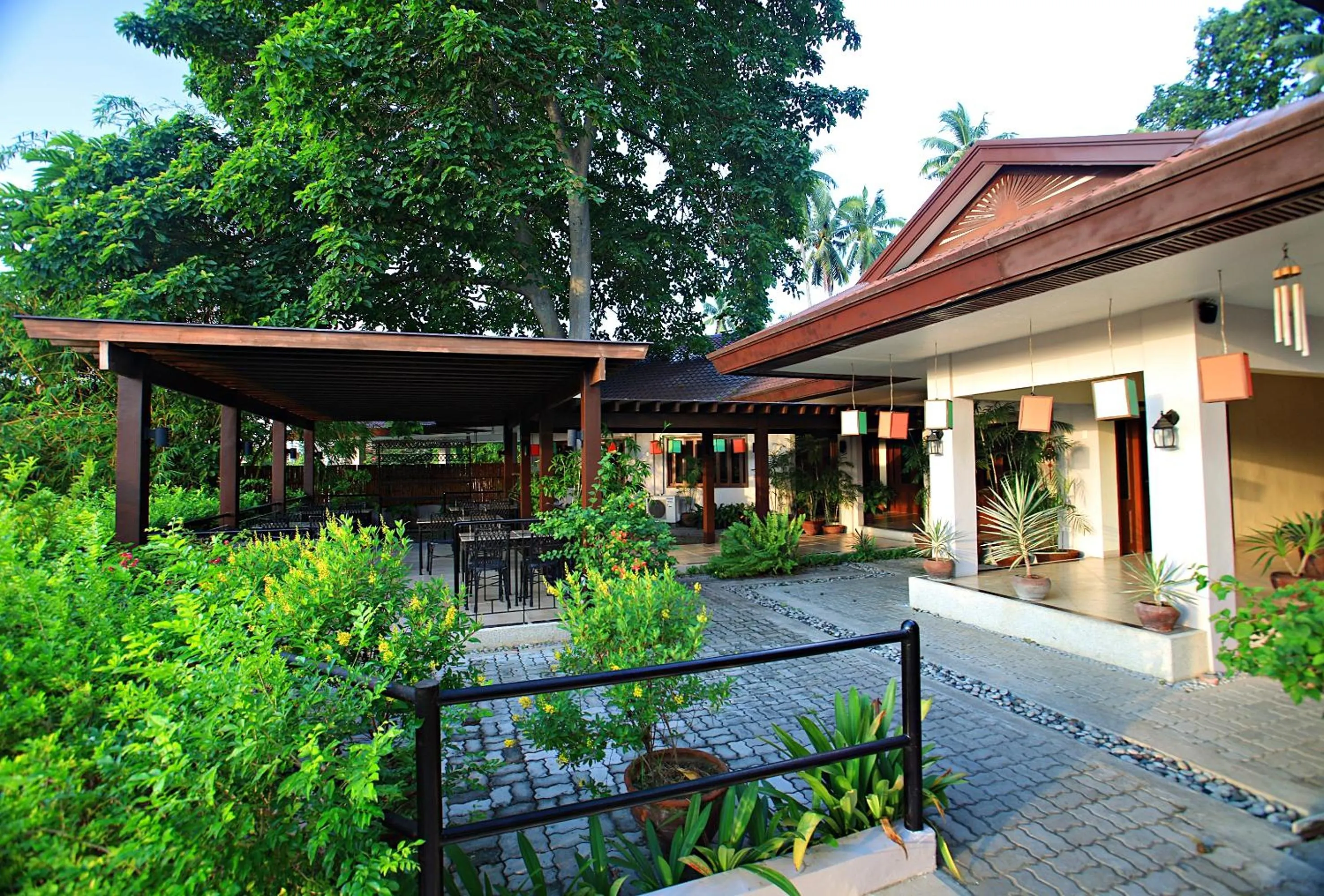 Restaurant/places to eat in Hotel Tropika