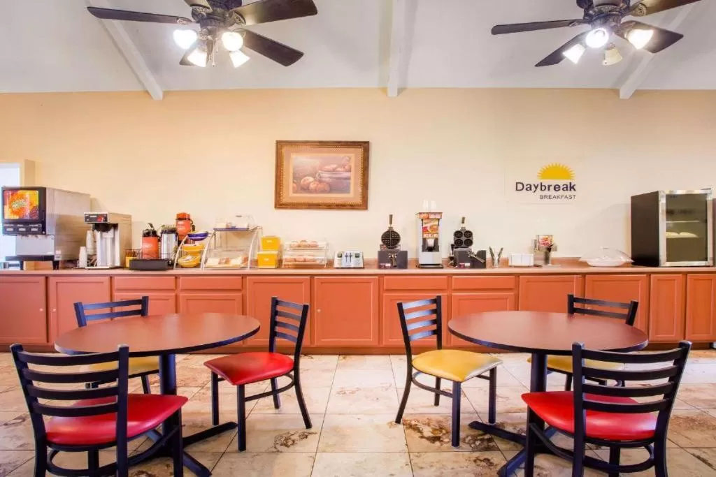 Breakfast in Days Inn by Wyndham St. George