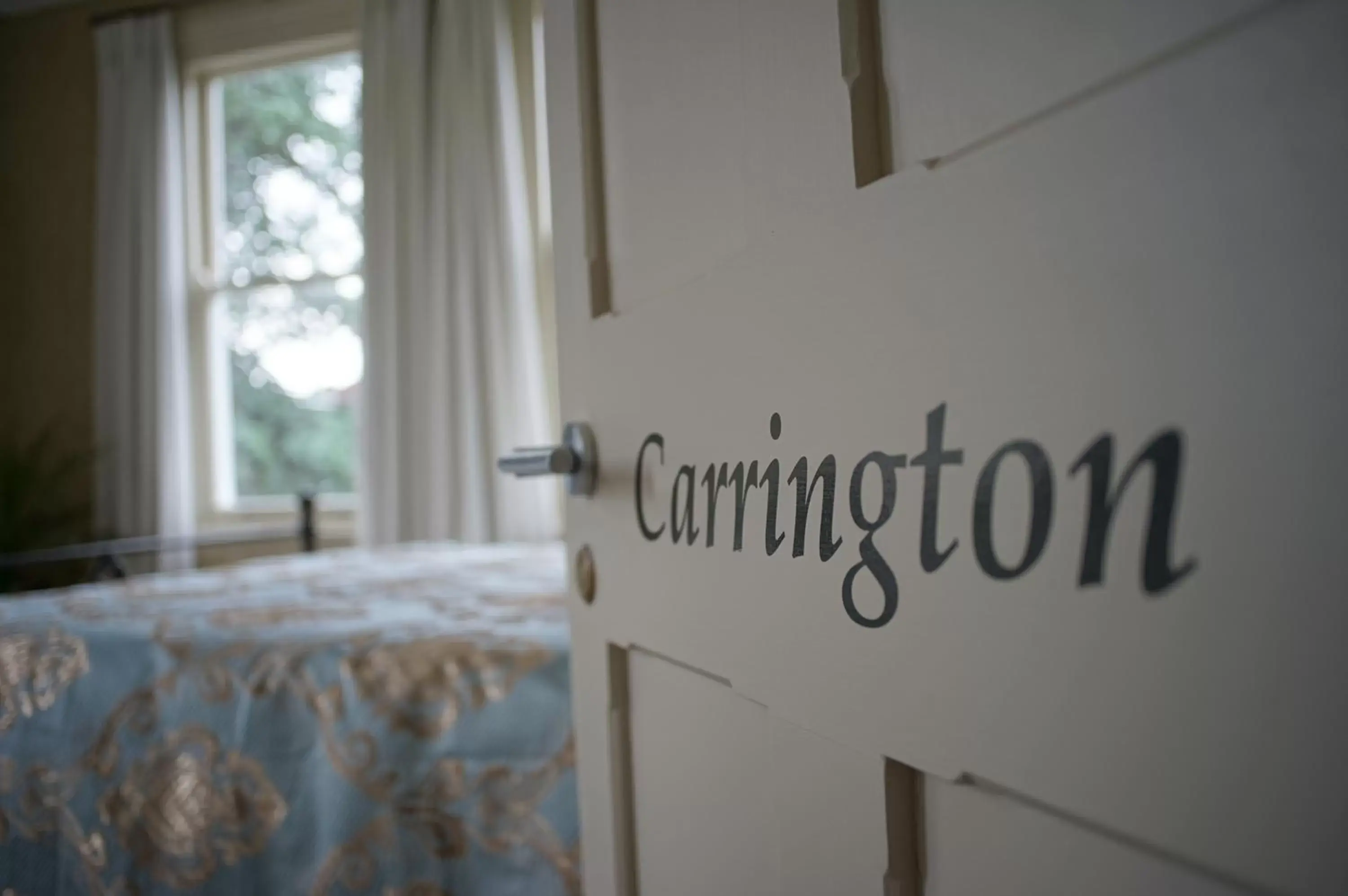 Queen Suite with Spa Bath - single occupancy in Issey Manor Queen Suite with Spa Bath - single occupancy in Issey Manor