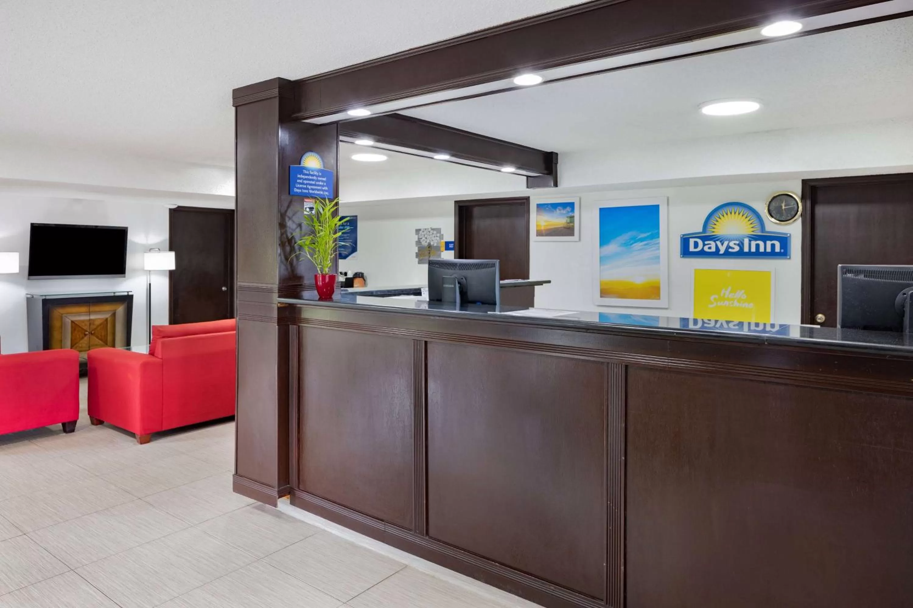 Lobby or reception in Days Inn by Wyndham Pensacola I-10