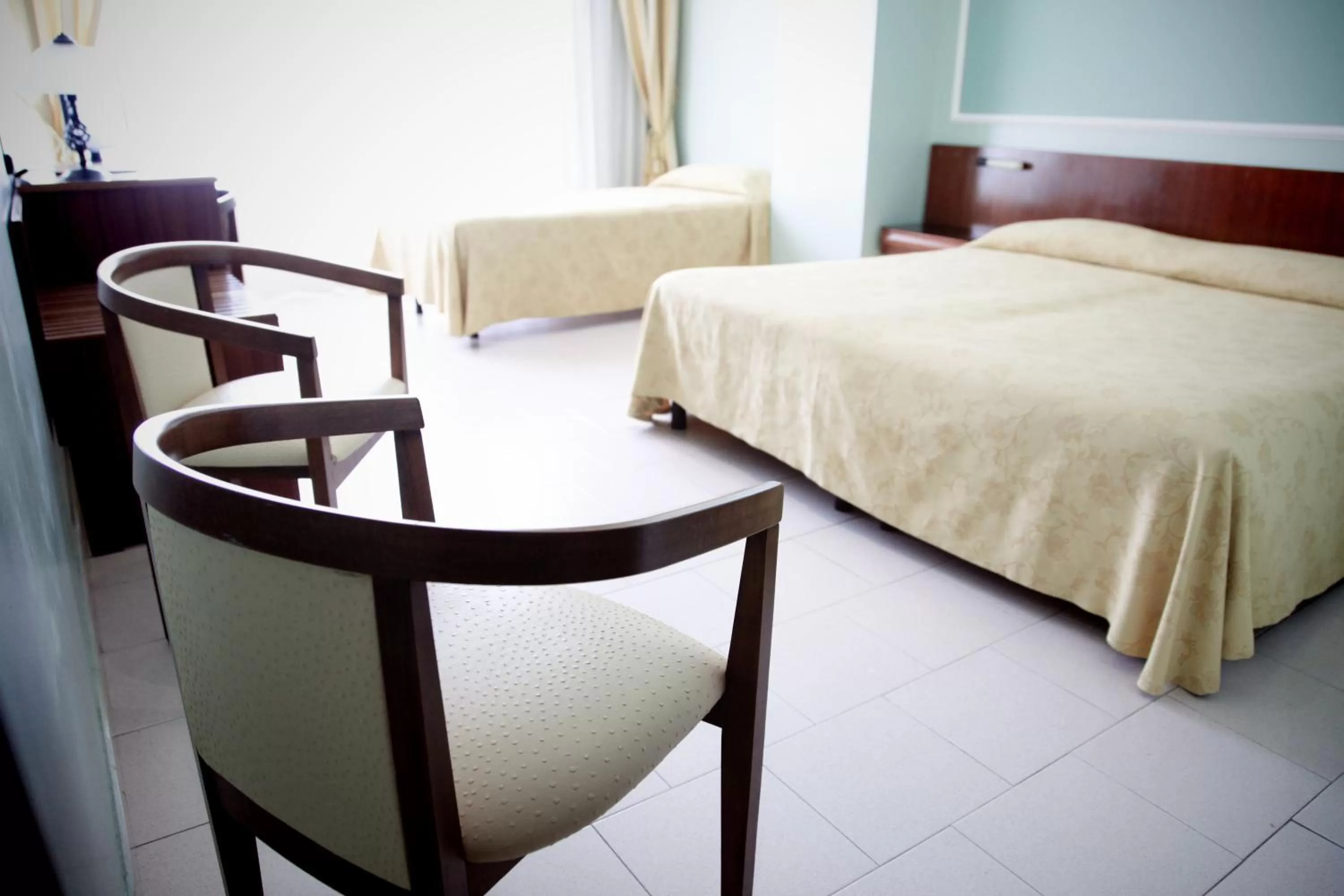 Photo of the whole room, Bed in Hotel Continental