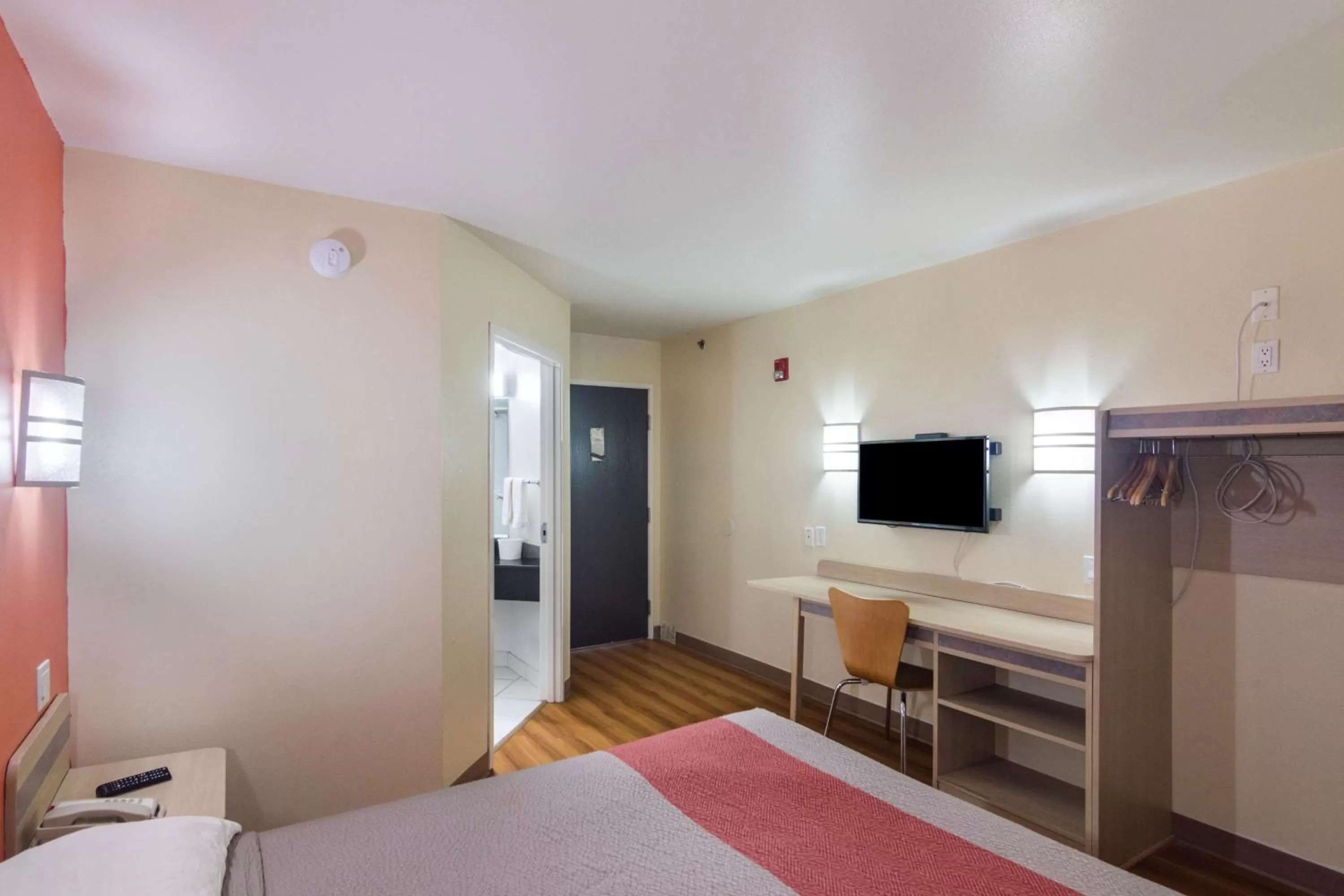 Photo of the whole room, Bed in Motel 6-Terrell, TX