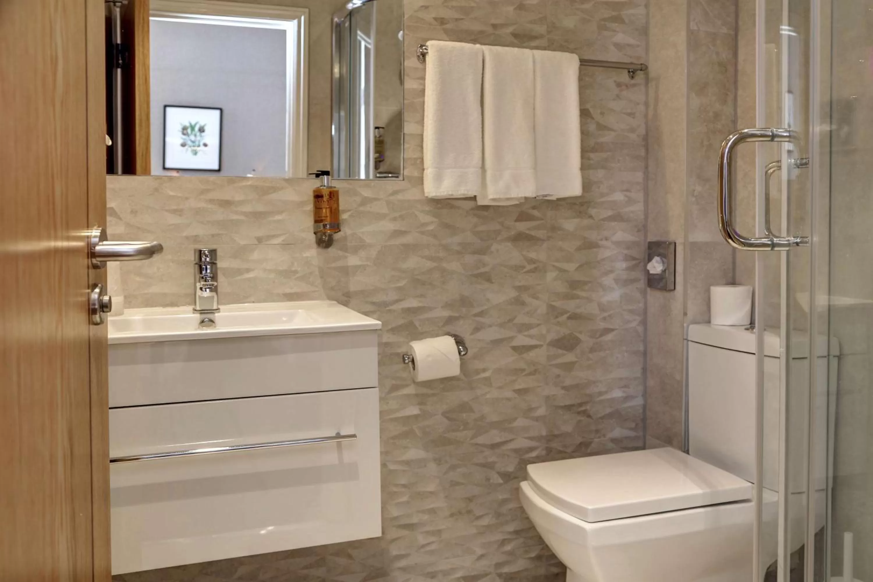 Bathroom in Best Western Buckingham Palace Rd