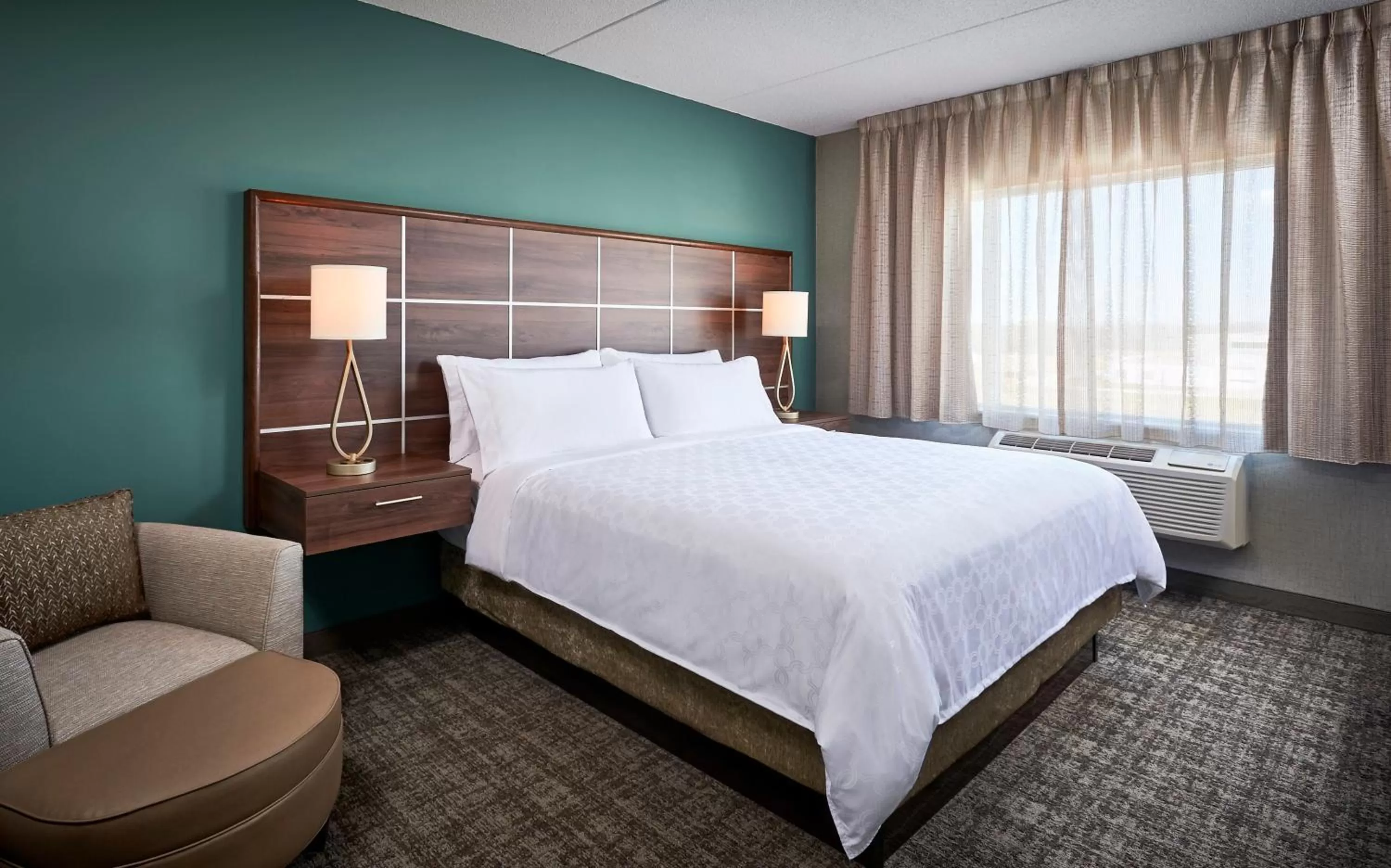 Photo of the whole room, Bed in Staybridge Suites Niagara-On-The-Lake by IHG