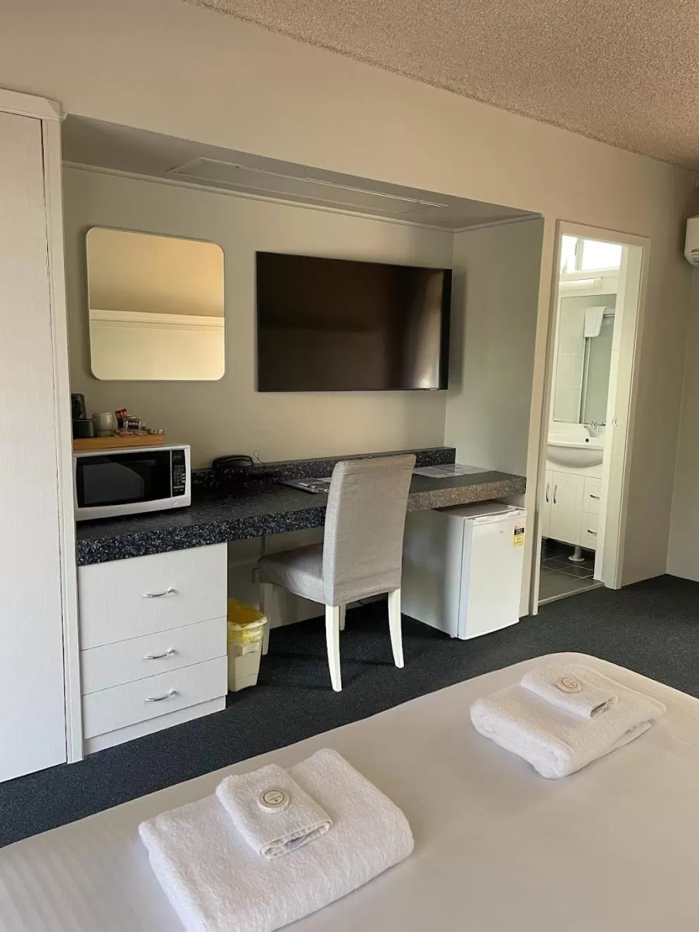 TV and multimedia, Bed in Waterview Gosford Motor Inn