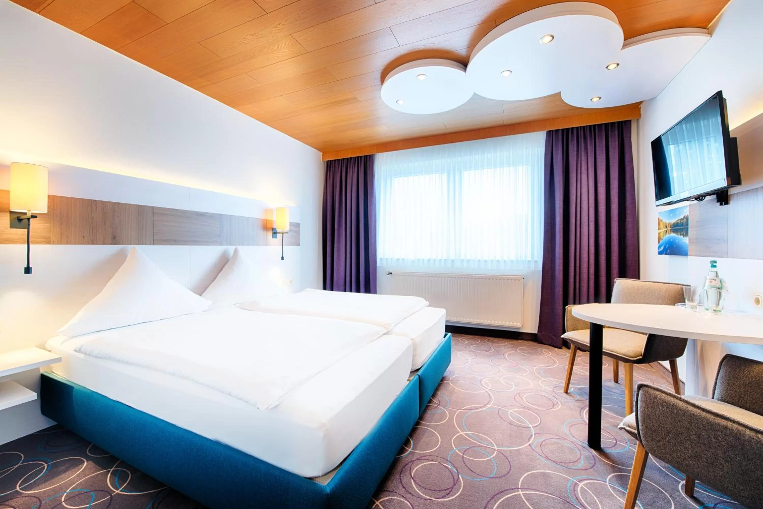 Photo of the whole room, Bed in Seehotel am Stausee 4 Sterne Superior