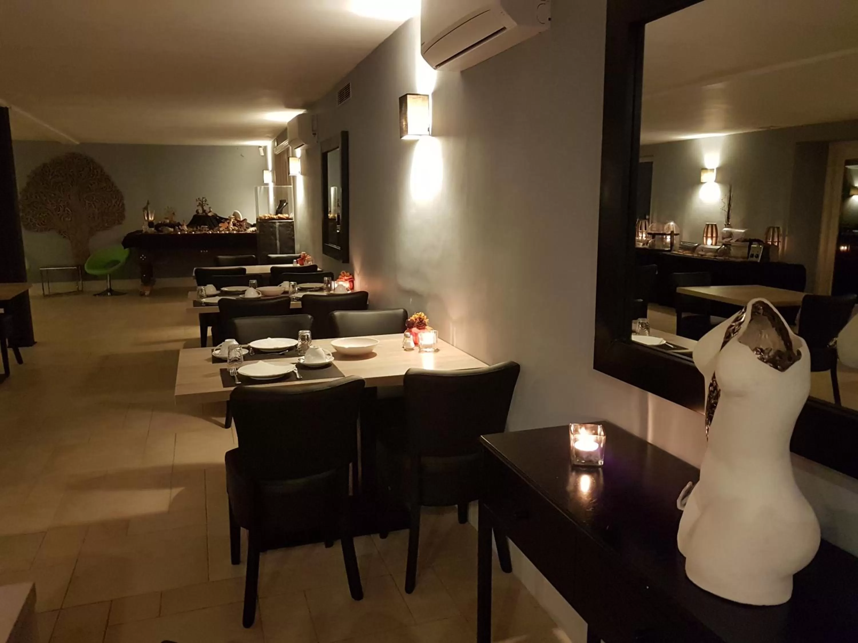 Nightclub / DJ, Restaurant/Places to Eat in B&B Johannes-Hoeve