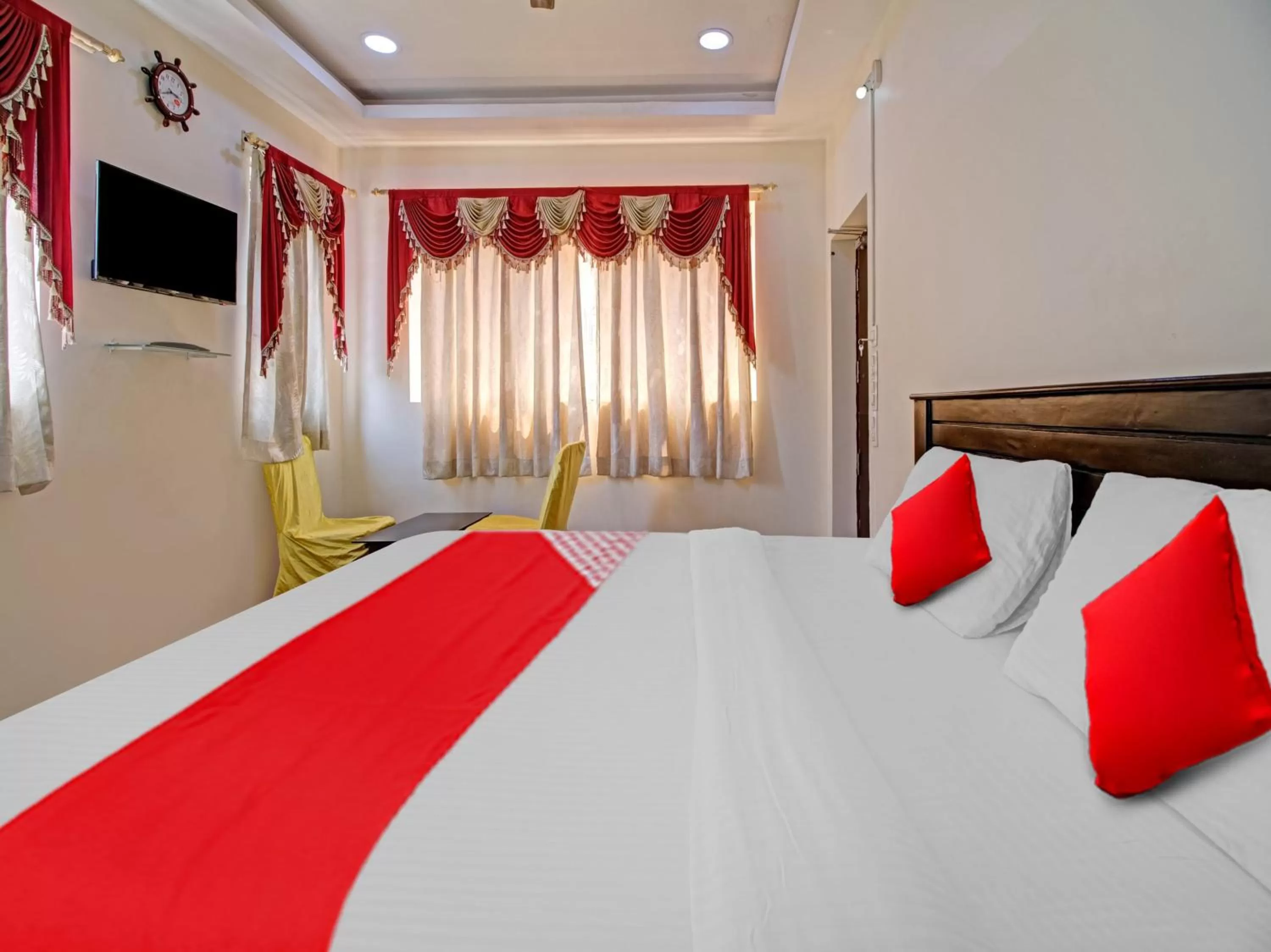 Bedroom, Bed in OYO Flagship Kk Royal Grand