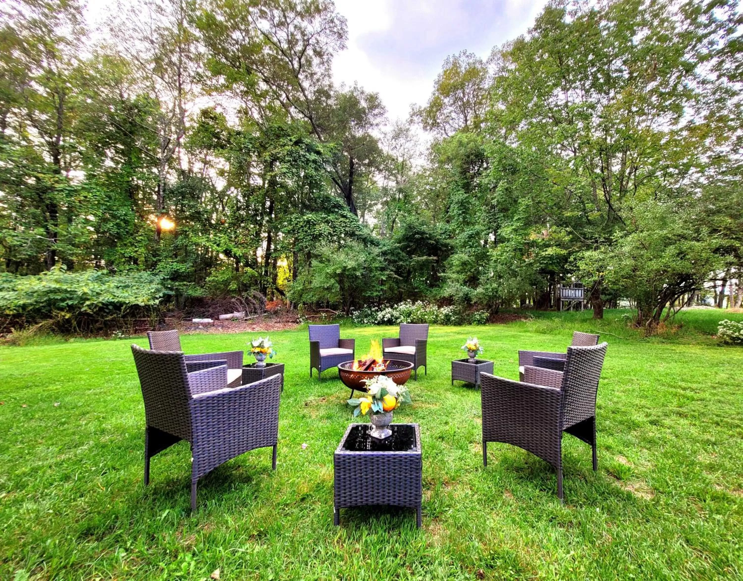 Patio, Garden in Pump House Inn & Spa