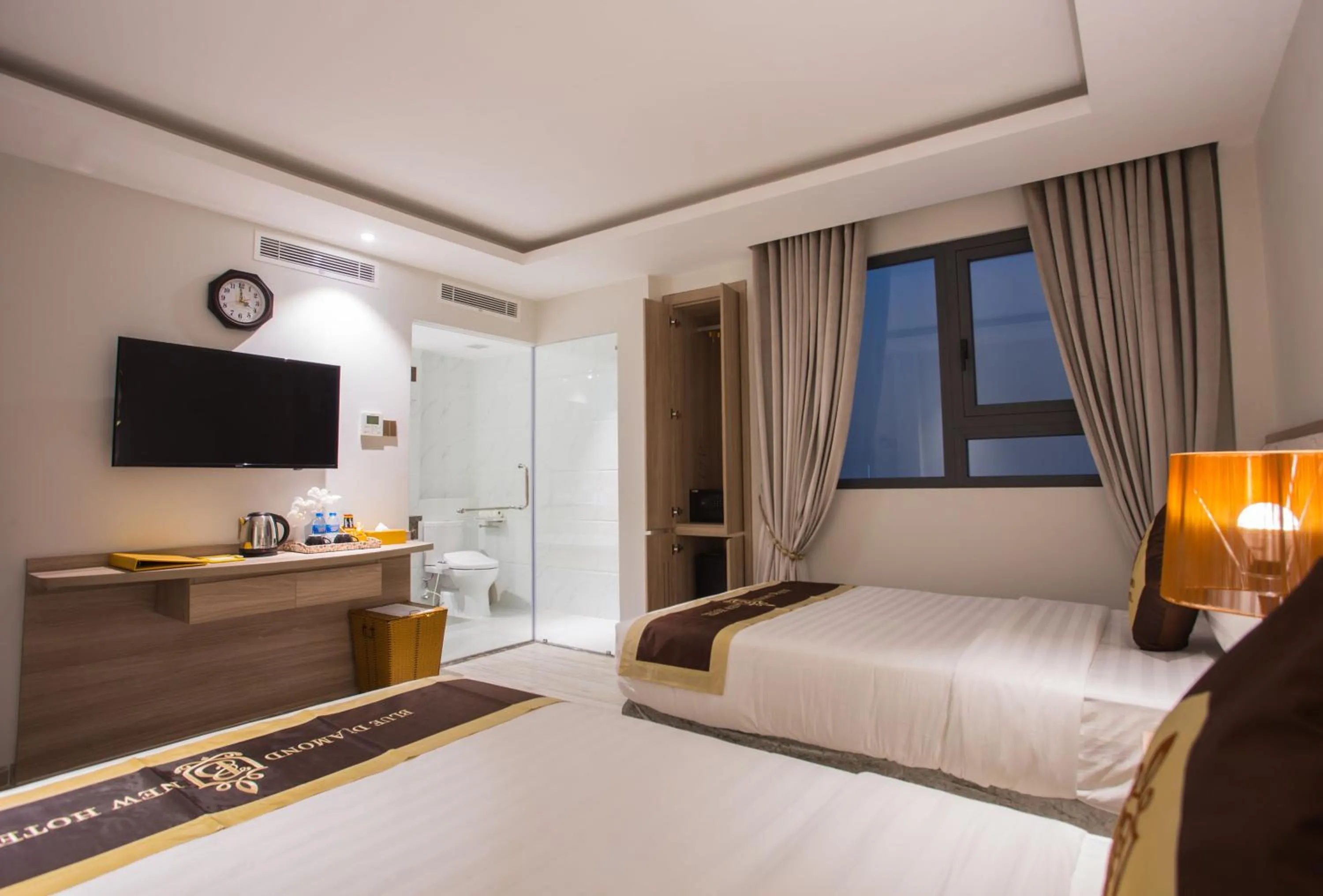 Bedroom, TV/Entertainment Center in BLUE DIAMOND 8B Hotel