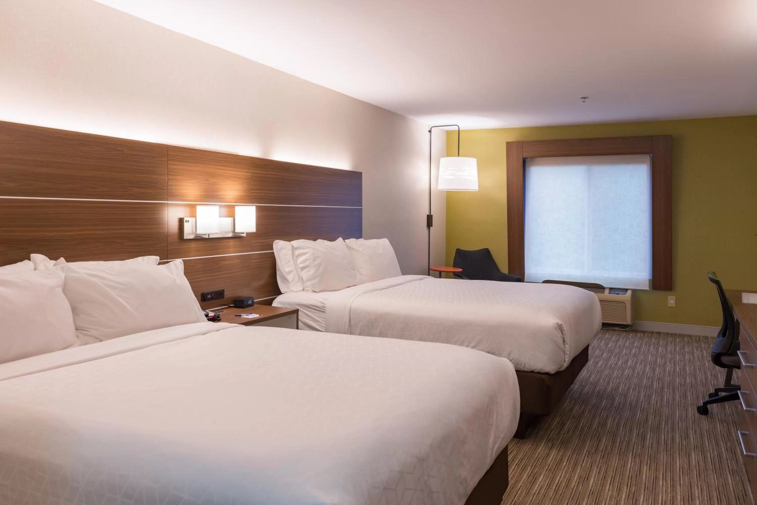 Photo of the whole room, Bed in Holiday Inn Express Branford-New Haven by IHG