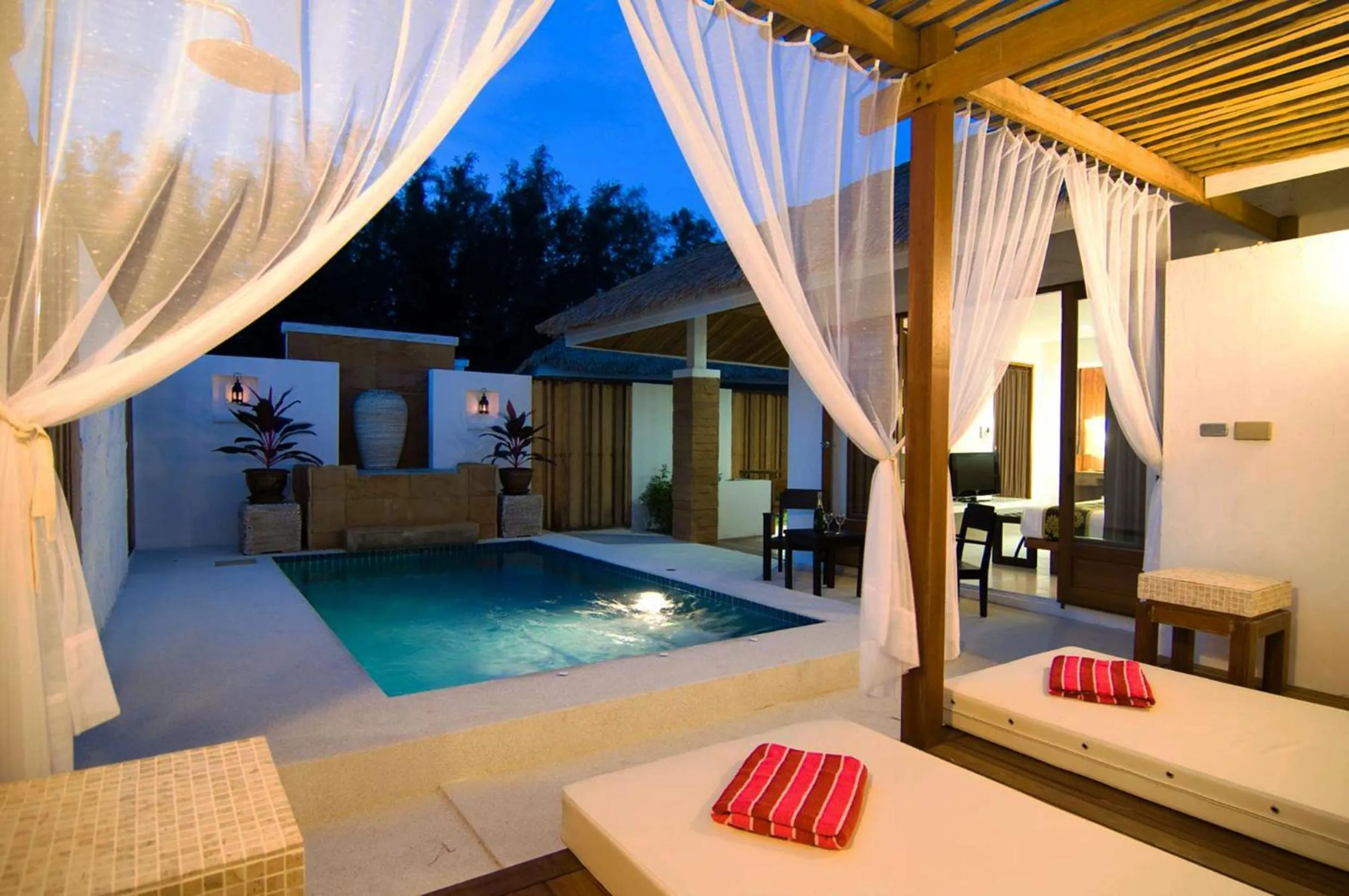 Pool view in Lawana Escape