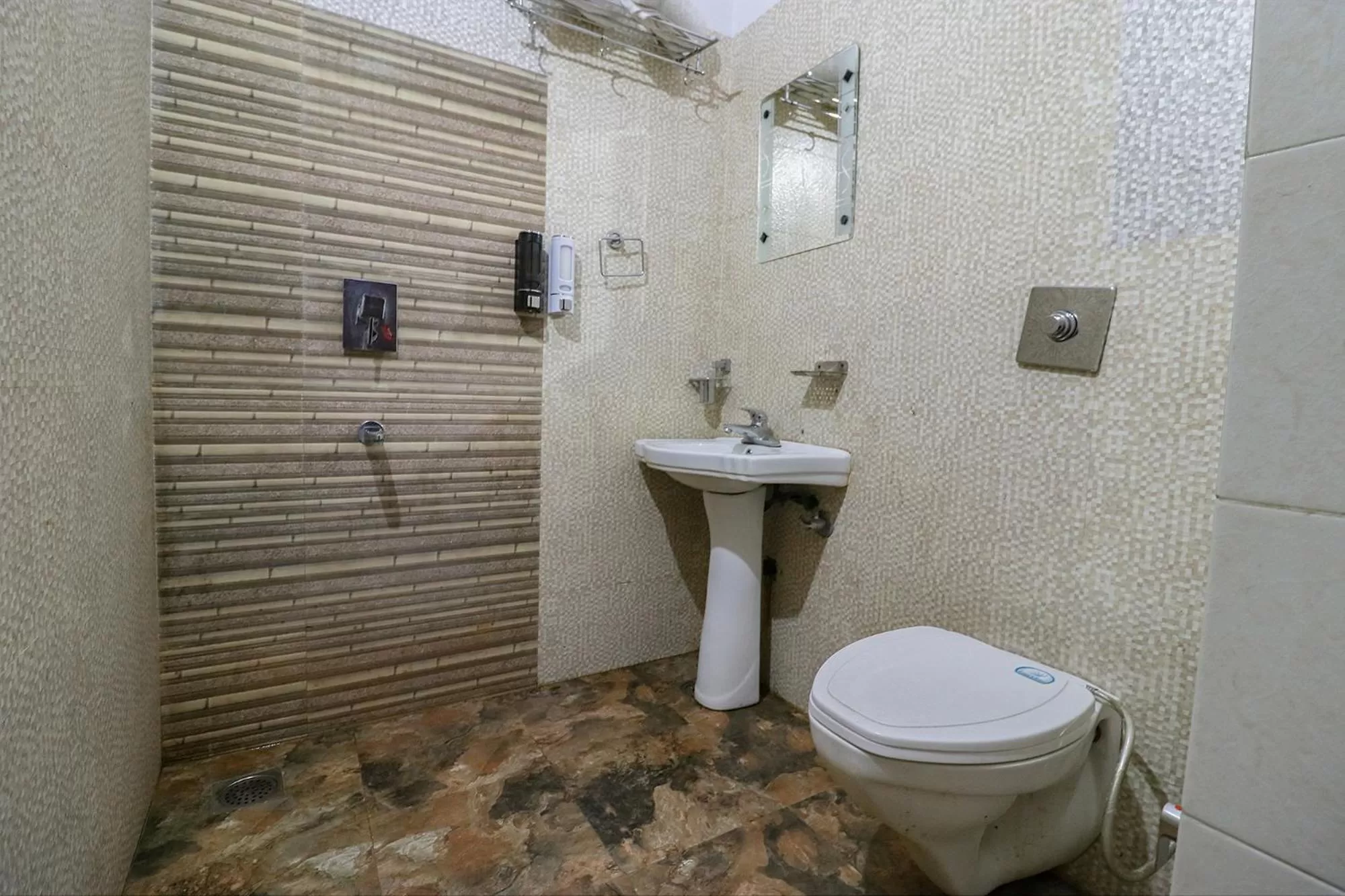 Toilet in FabHotel K9