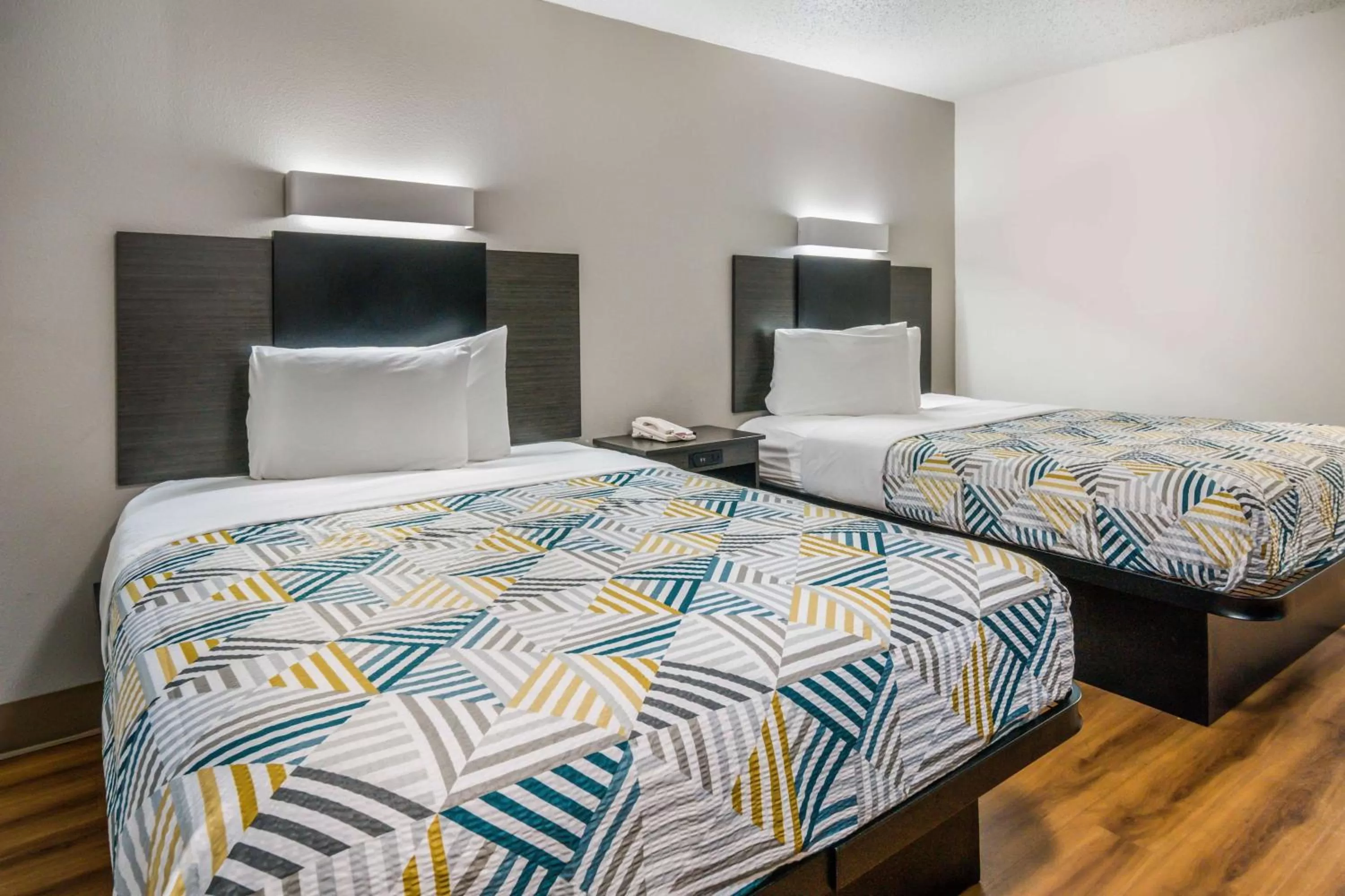 Photo of the whole room, Bed in Motel 6-Irving, TX - Dallas