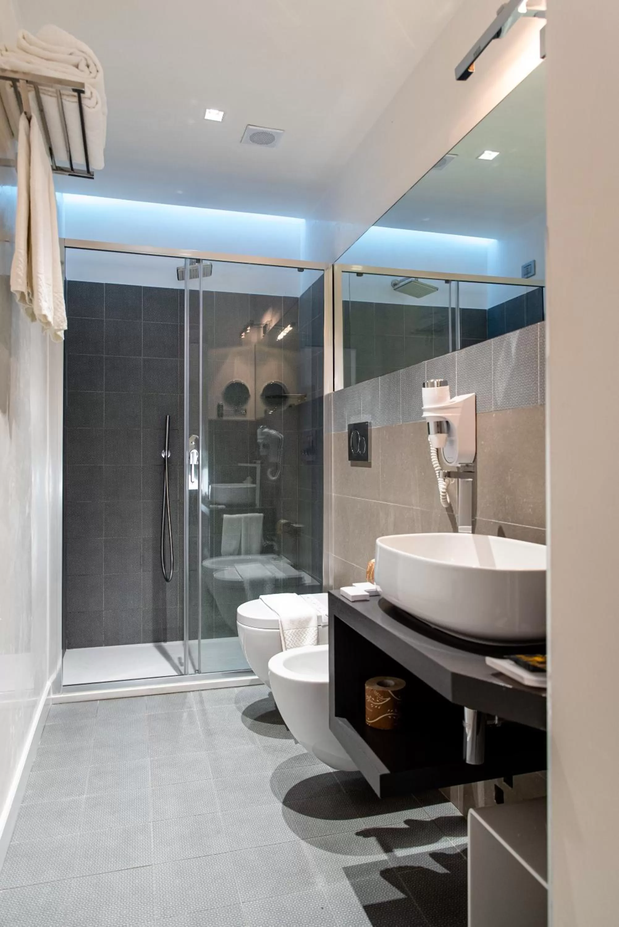 Shower in Caportigia Boutique Hotel