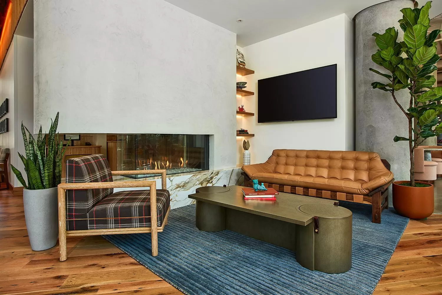 Communal lounge/ TV room in Catbird Hotel