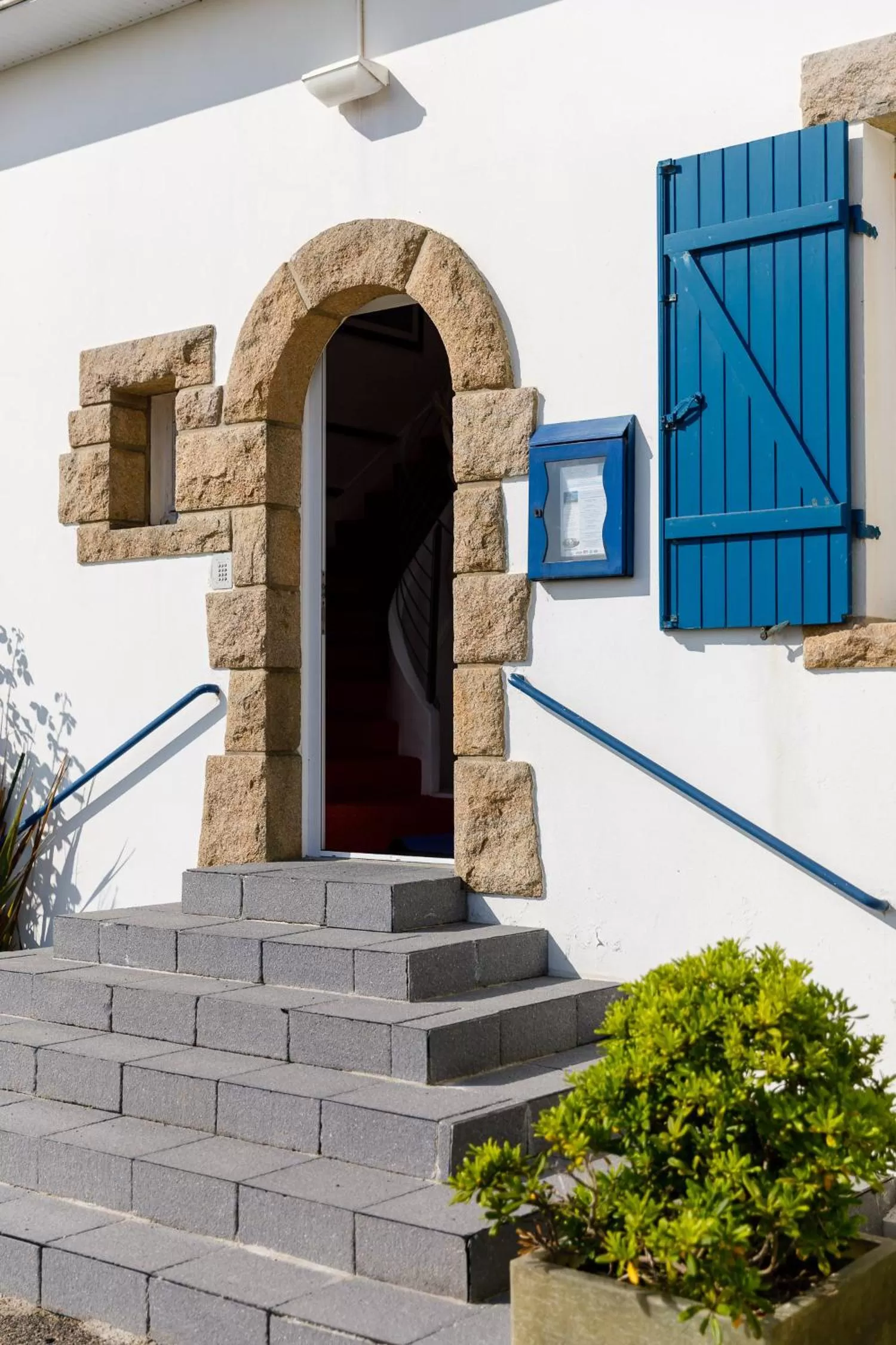 Facade/entrance in Ar Men Du, Hôtel 3 Etoiles Restaurant Gastronomique Durable
