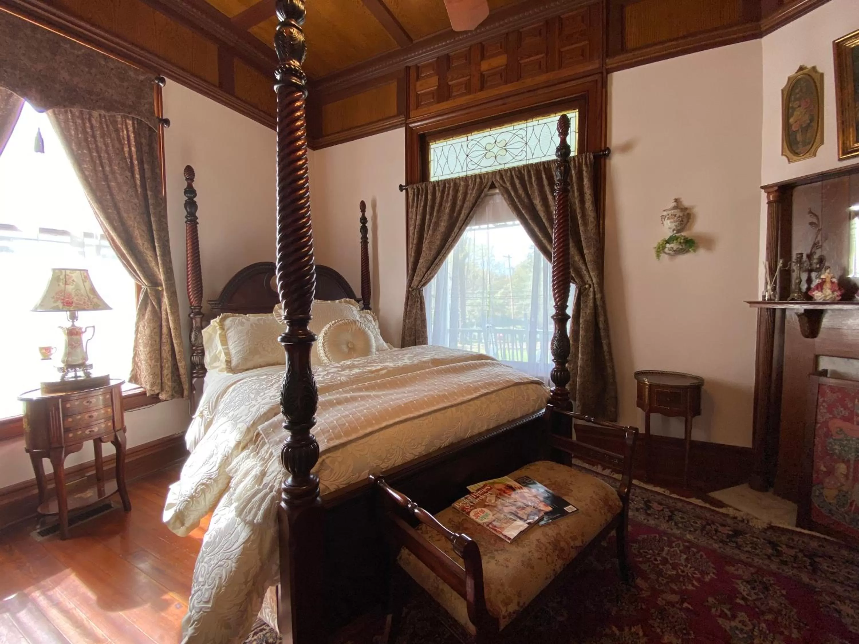 Bed in Hogan House Bed and Breakfast at Rose Hill