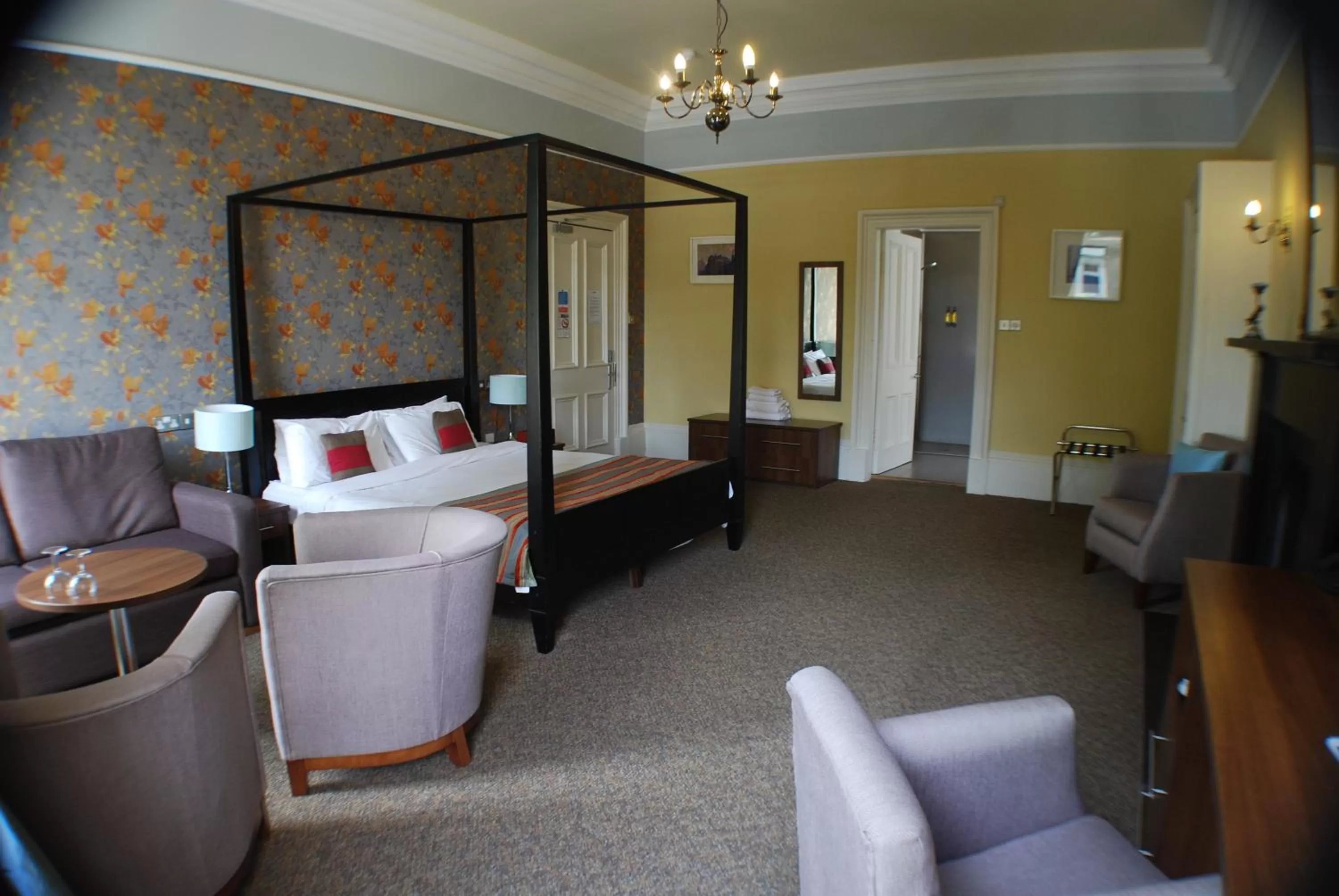 Photo of the whole room, Bed in The Salisbury Hotel
