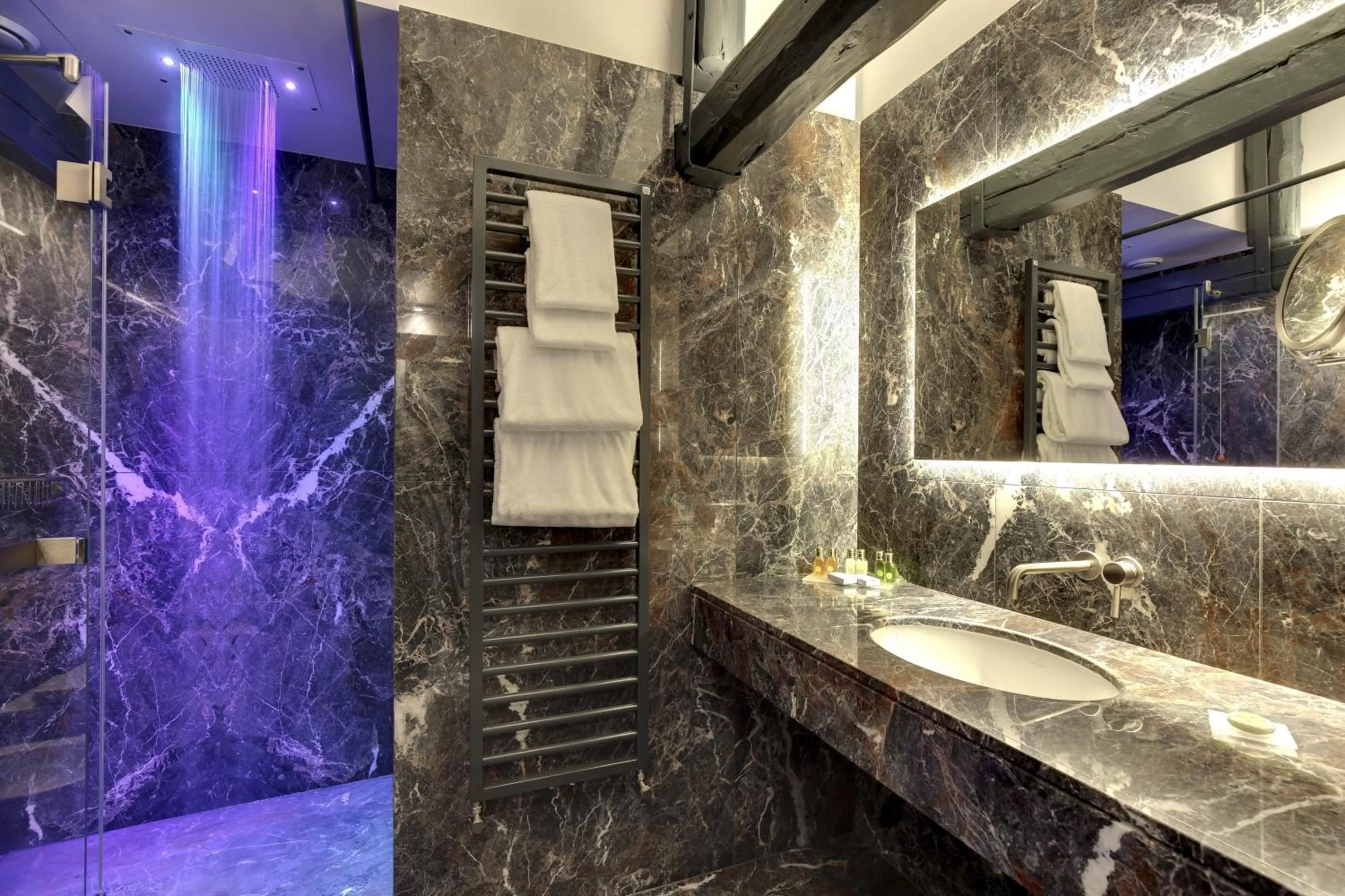 Bathroom in Hotel Donà Palace