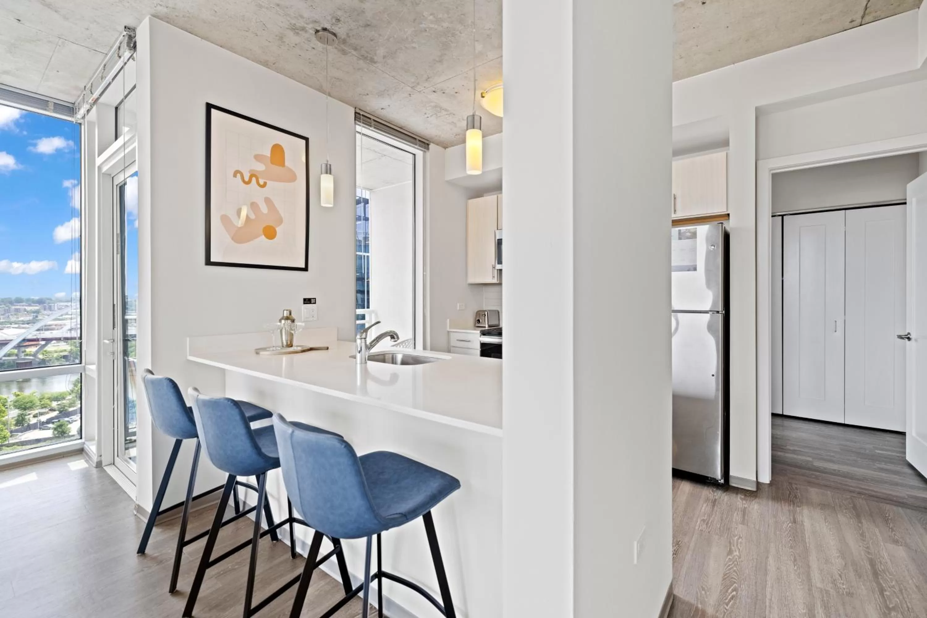 Kitchen or kitchenette in Placemakr Premier SoBro