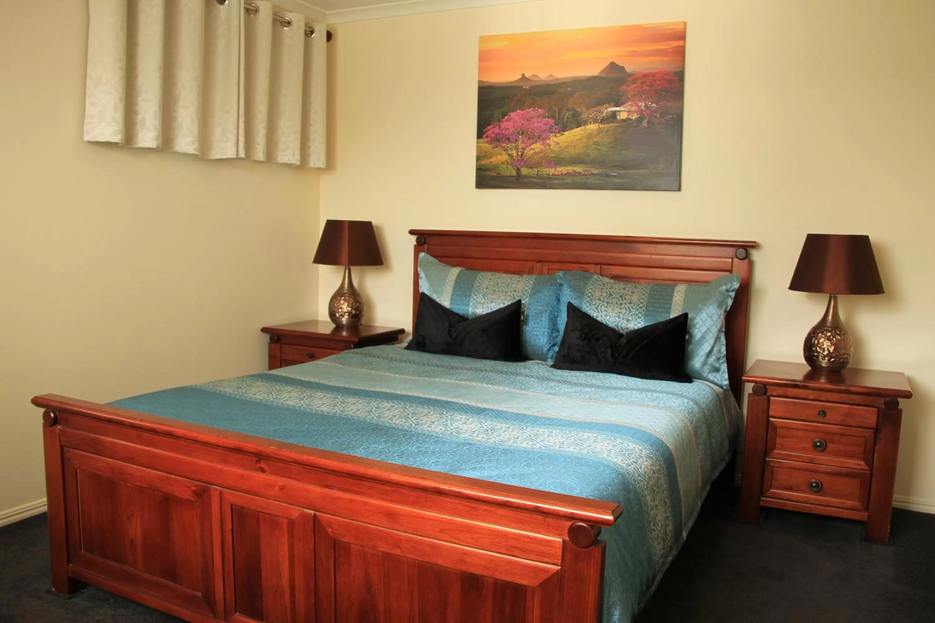 Bed in "Seasons of Maleny B&B"