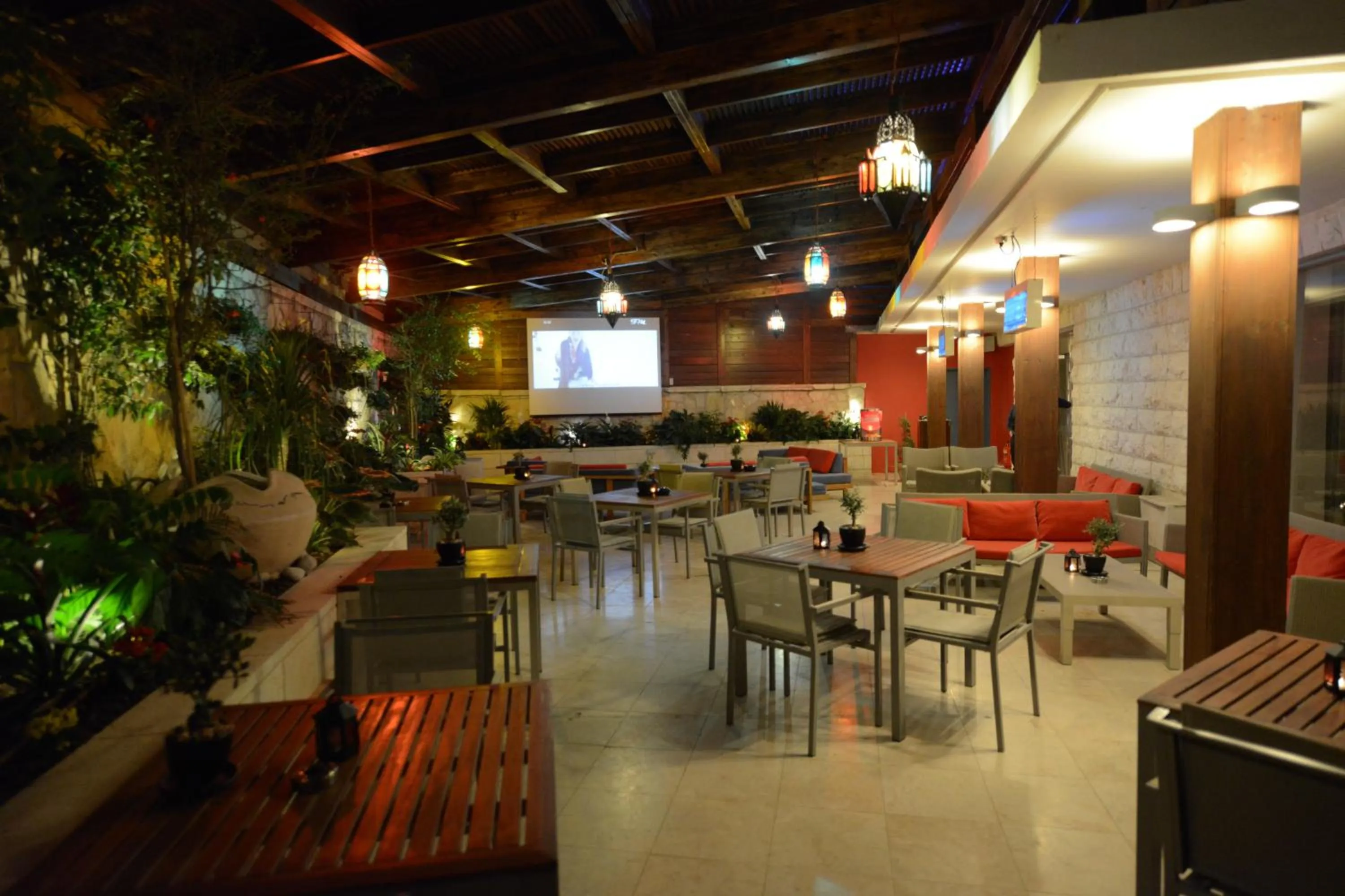 Restaurant/places to eat in St. George Hotel