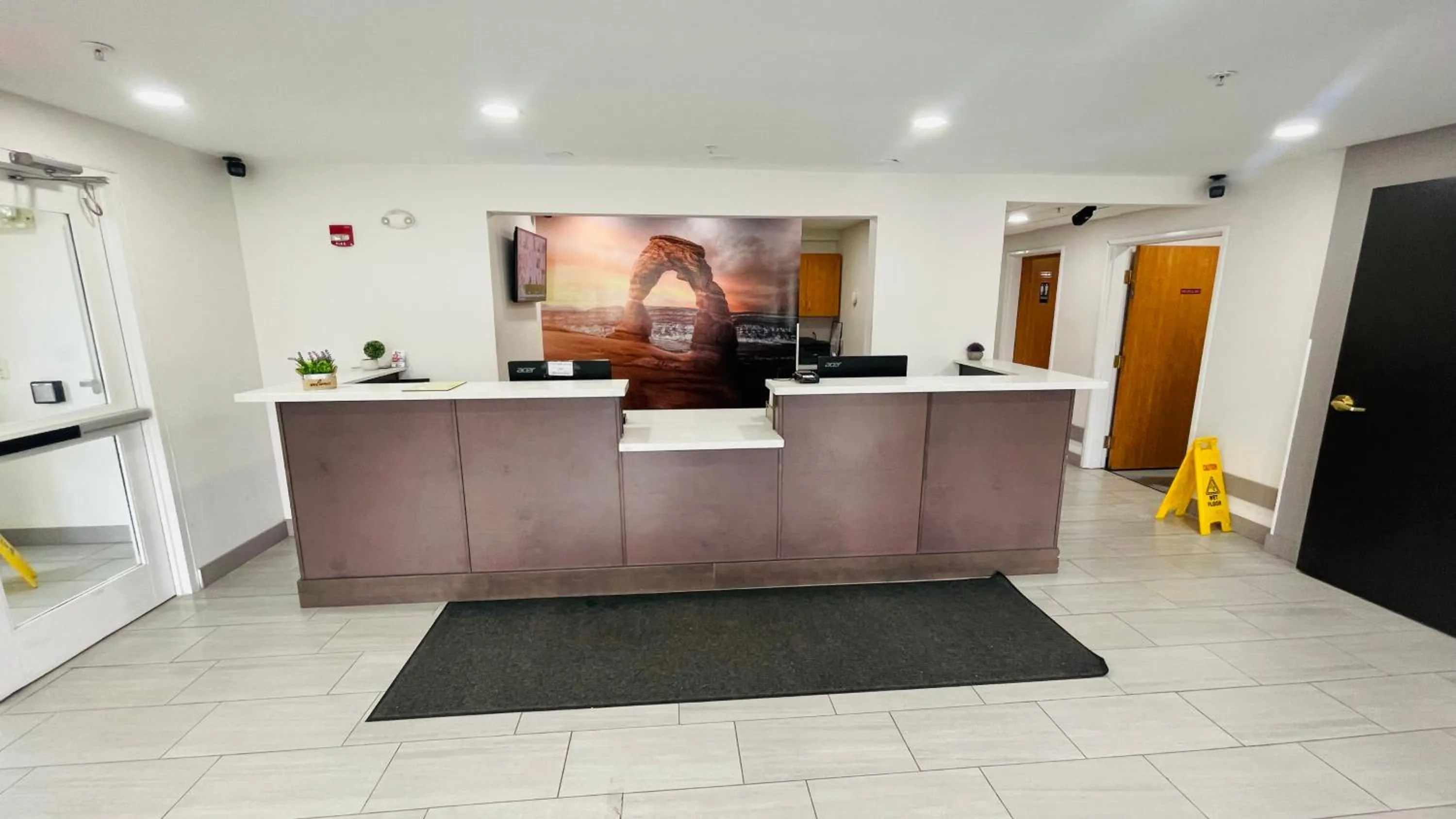 Lobby or reception in Royal Inn Midvale