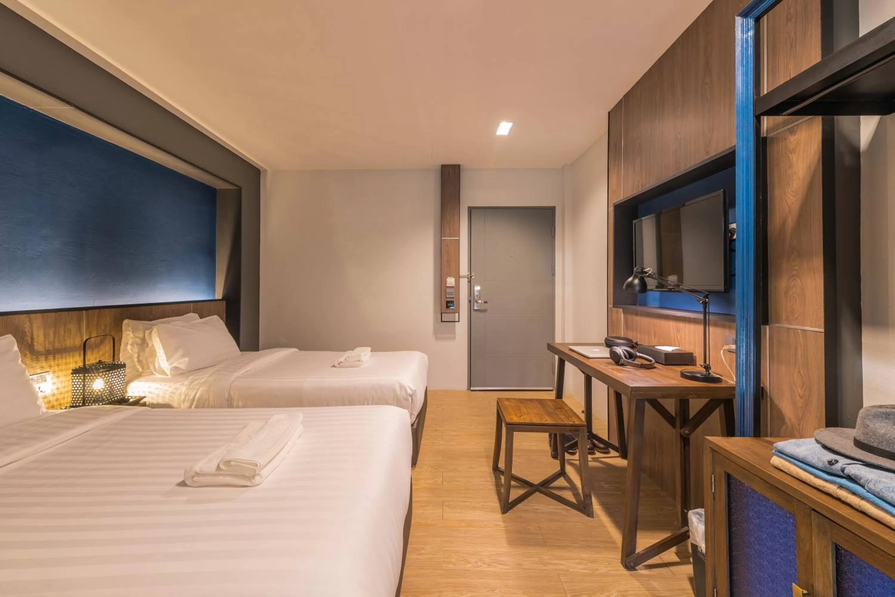 Bedroom, Bed in L Nimman