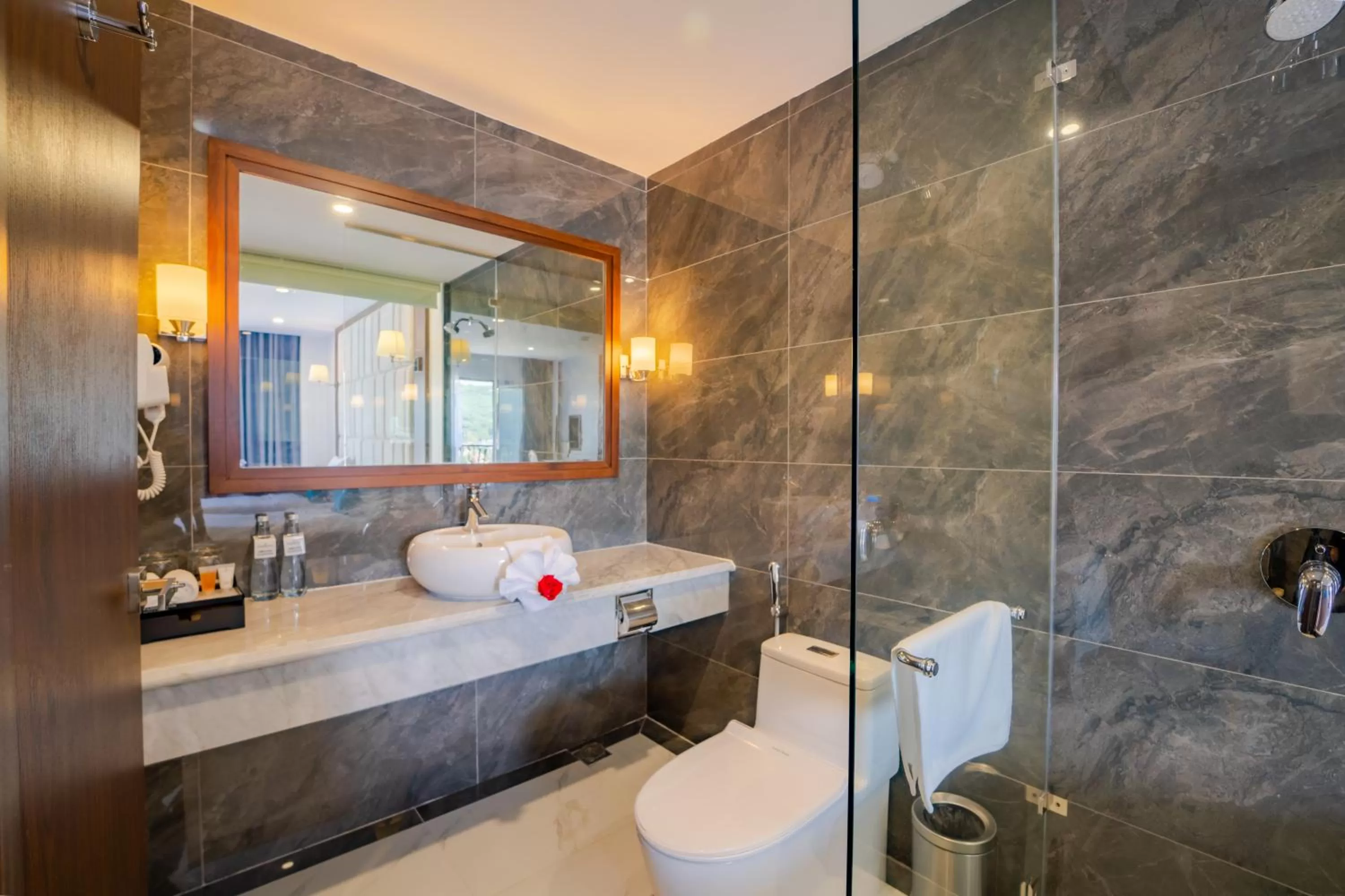 Shower in Paddington Hotel Halong Bayview