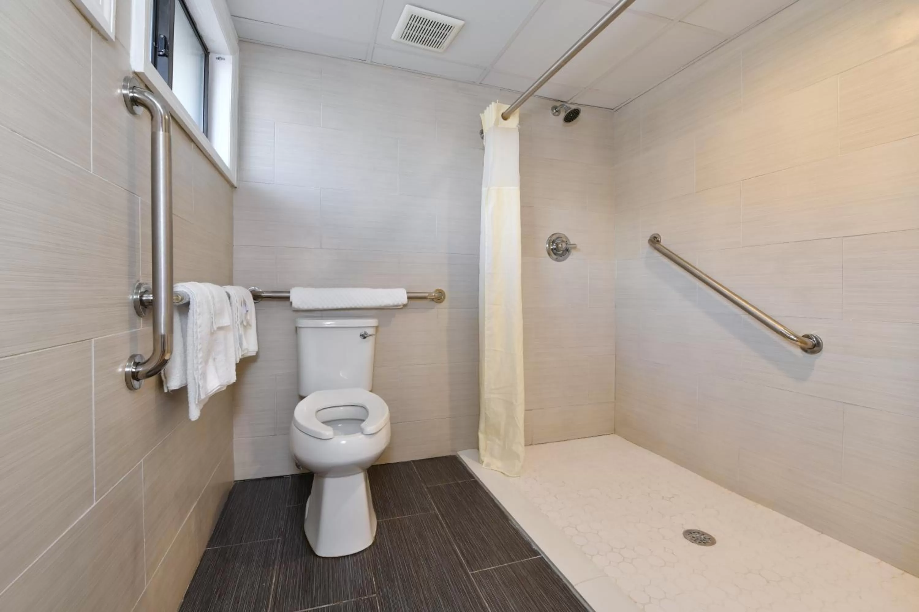 Shower in Inn At Jericho