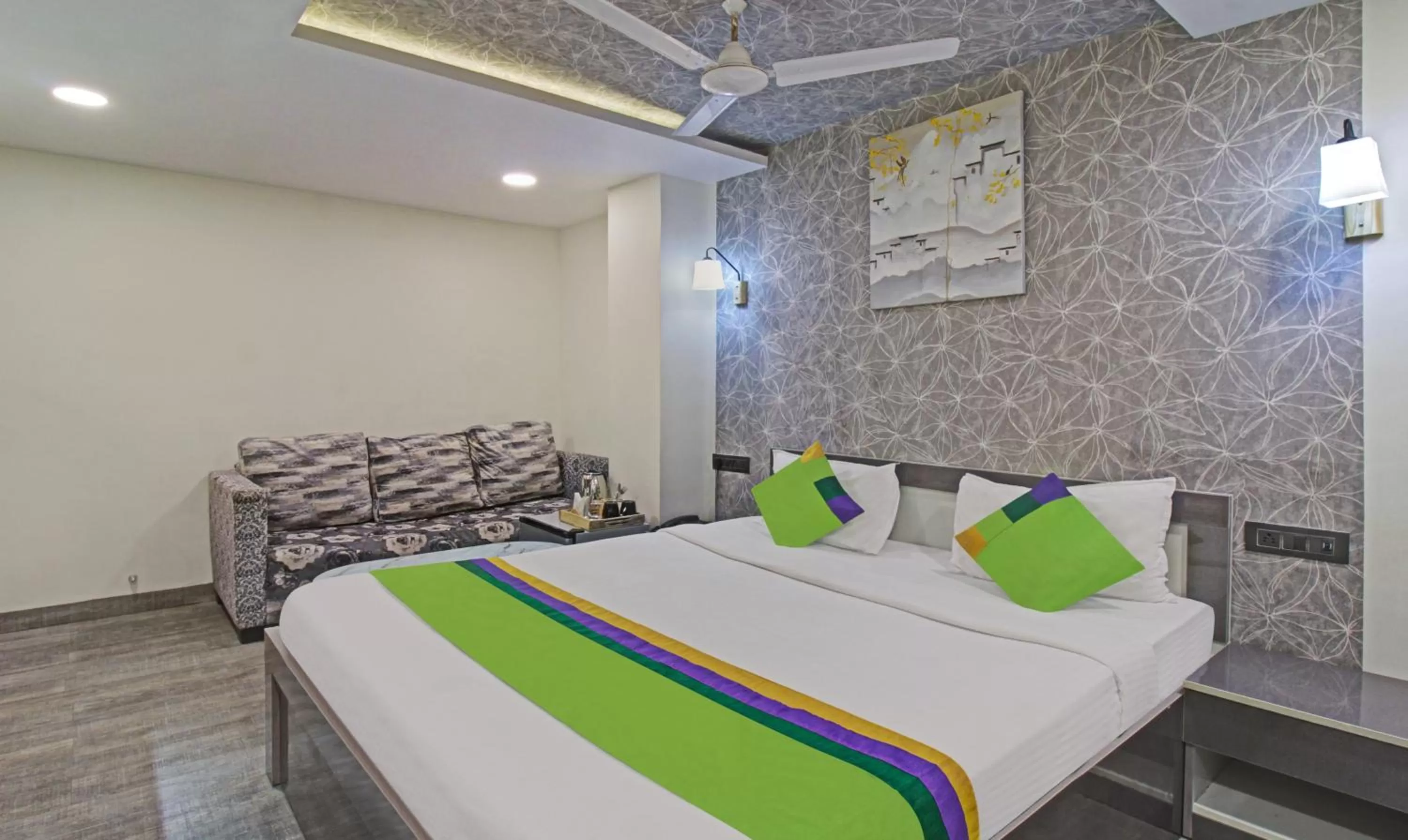 Photo of the whole room, Bed in Treebo The Boss